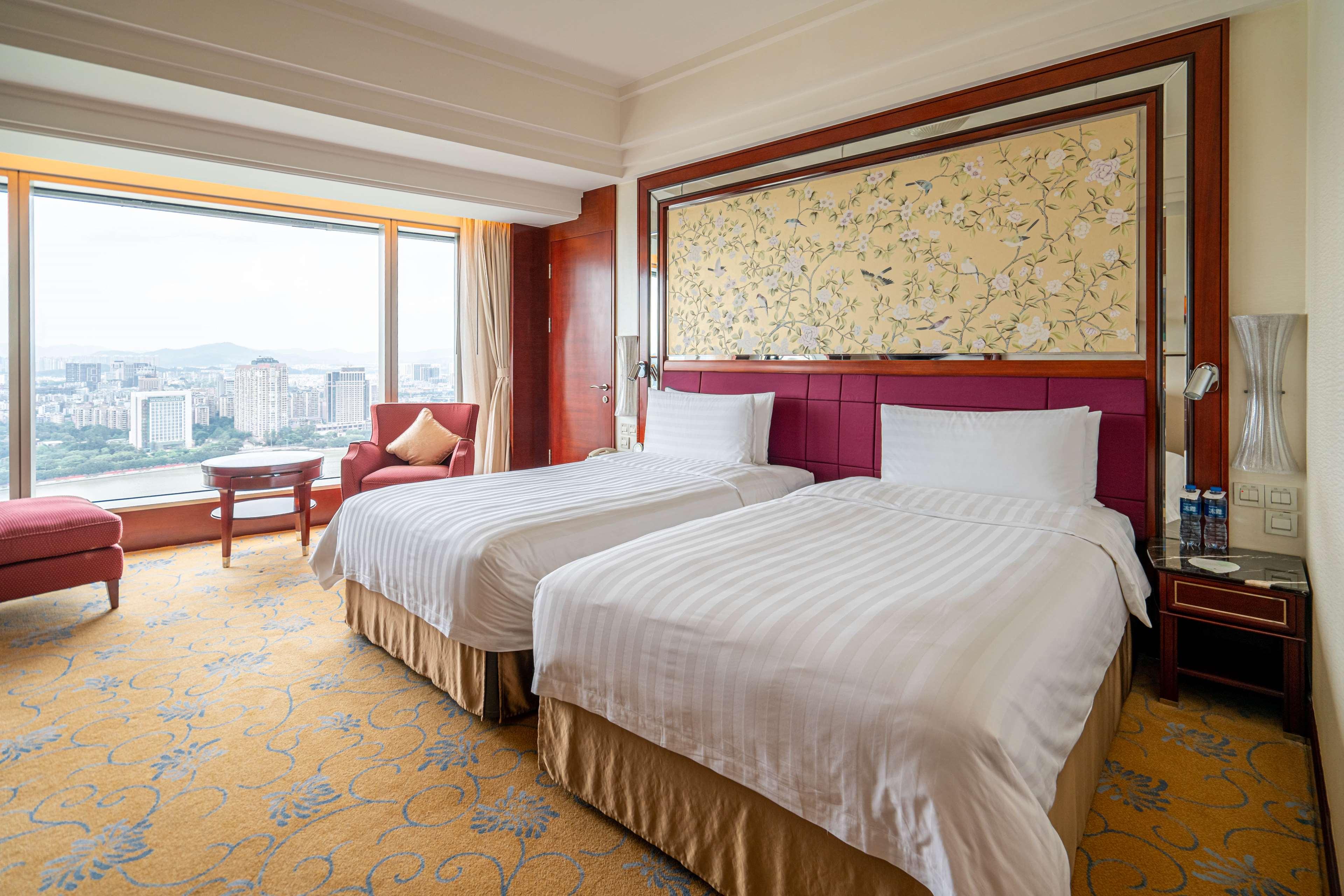 Shangri-La Hotel, Guangzhou by null