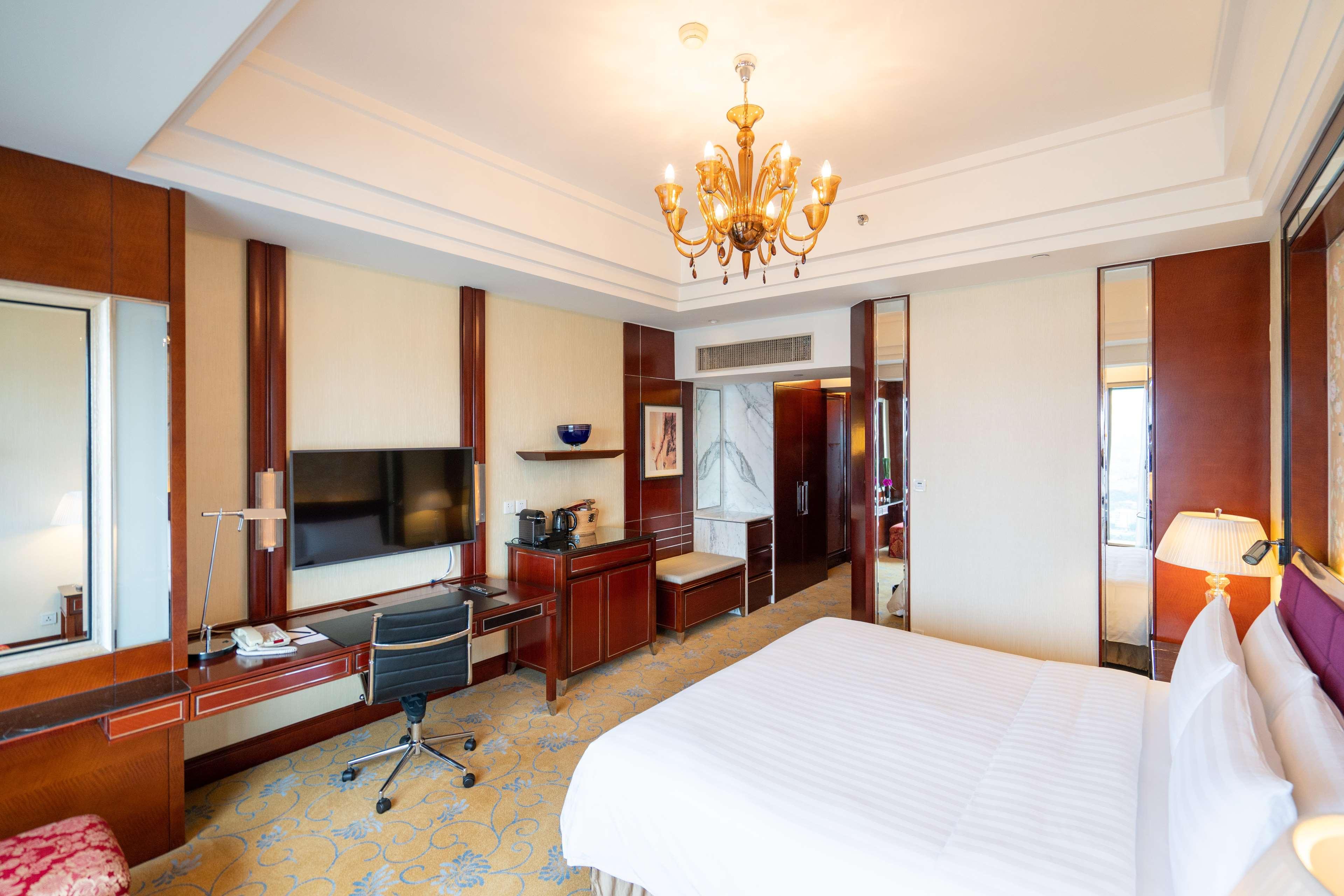 Shangri-La Hotel, Guangzhou by null