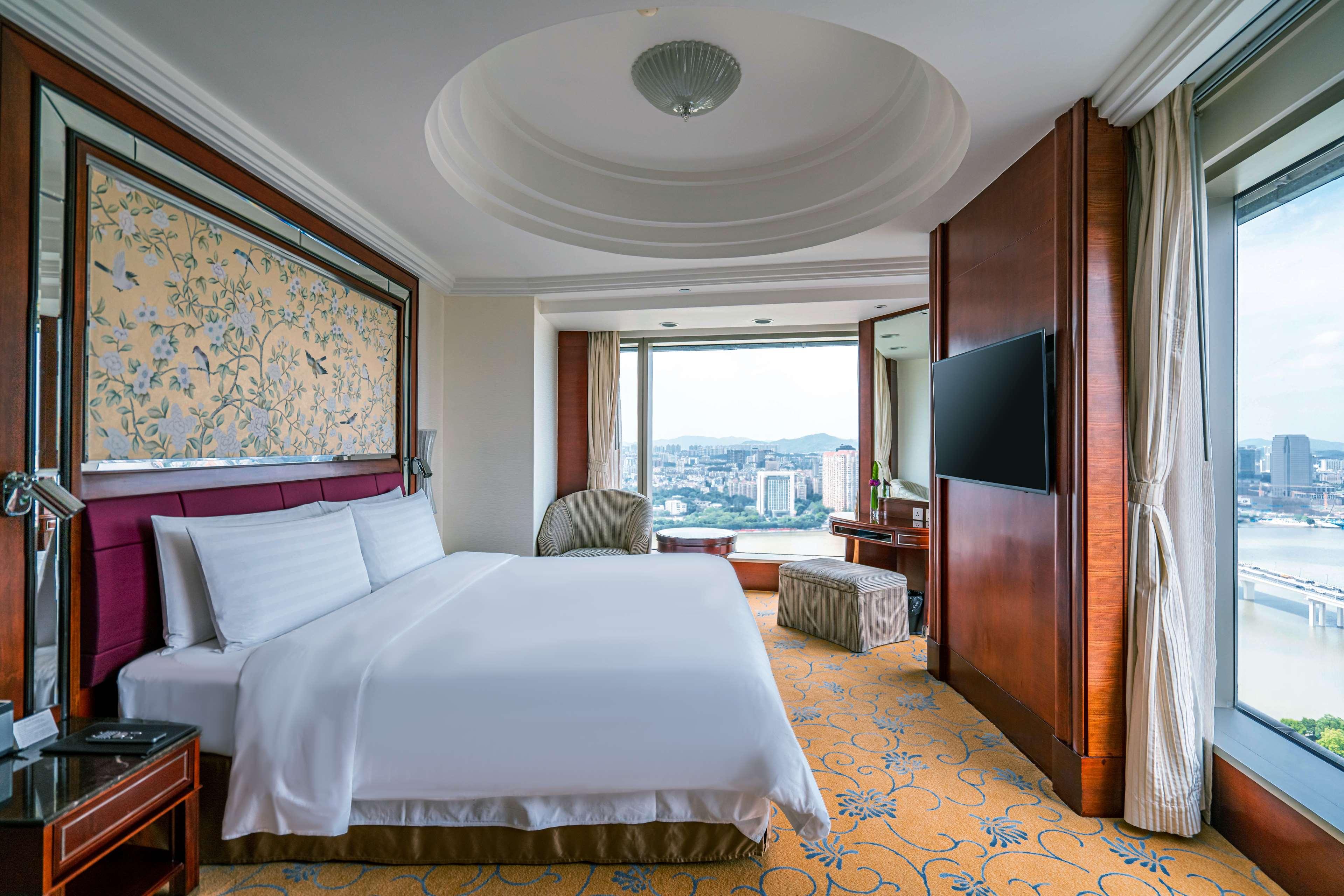 Shangri-La Hotel, Guangzhou by null