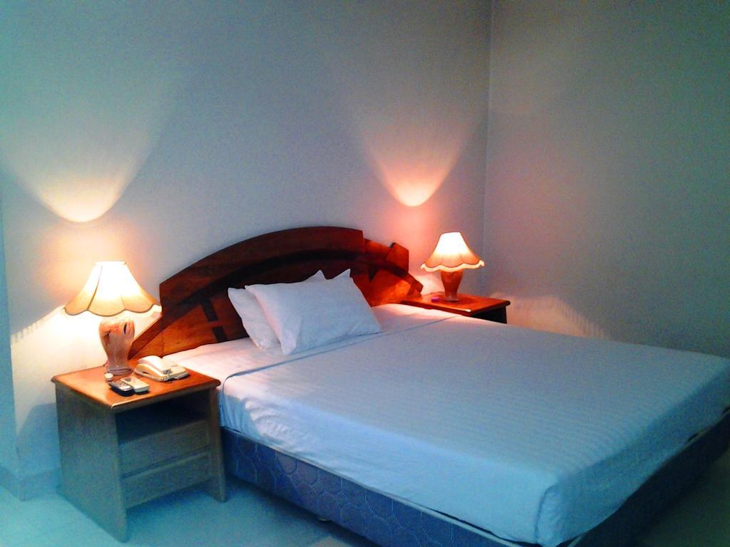 Hotel Victory by null