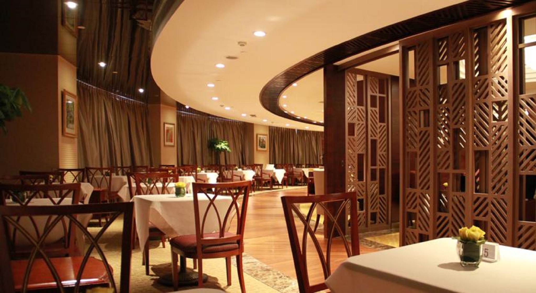 Central Hotel by null