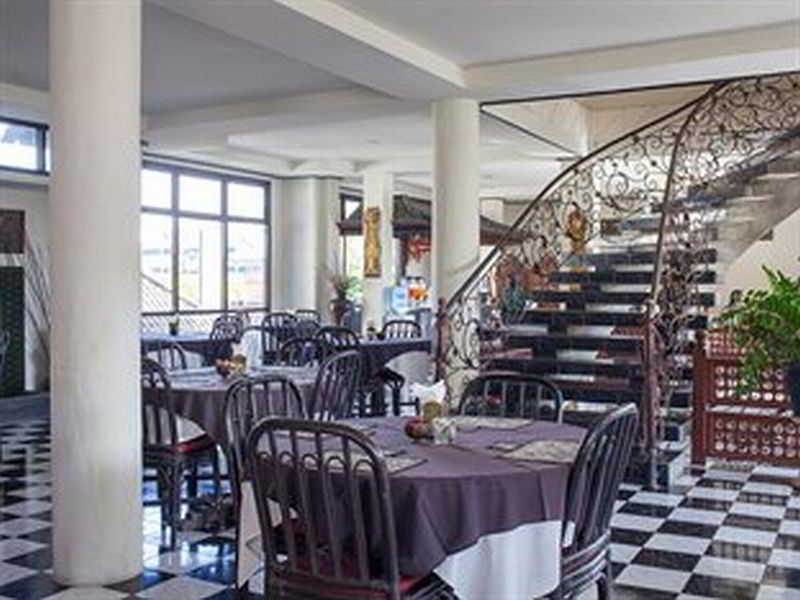 Fourteen Roses Legian Hotel