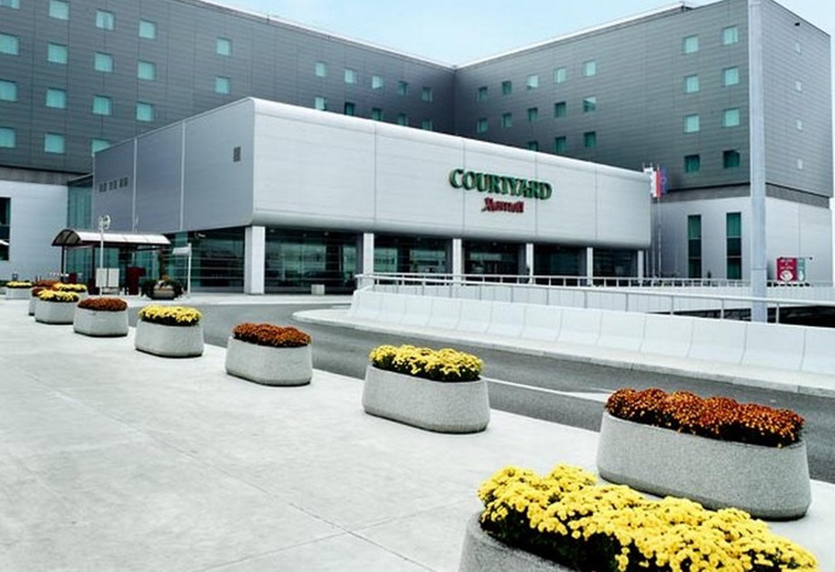 Courtyard by Marriott Warsaw Airport image