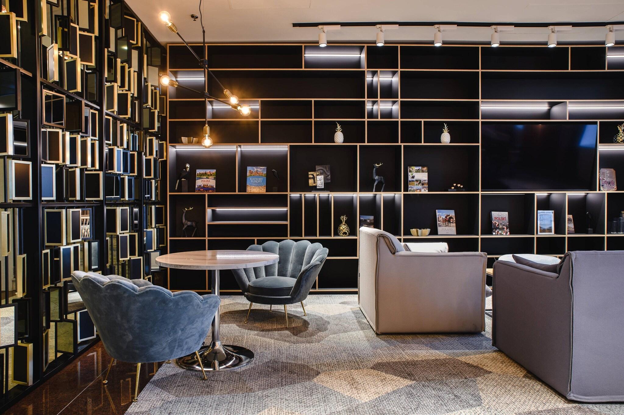 Courtyard Warsaw Airport - Poză