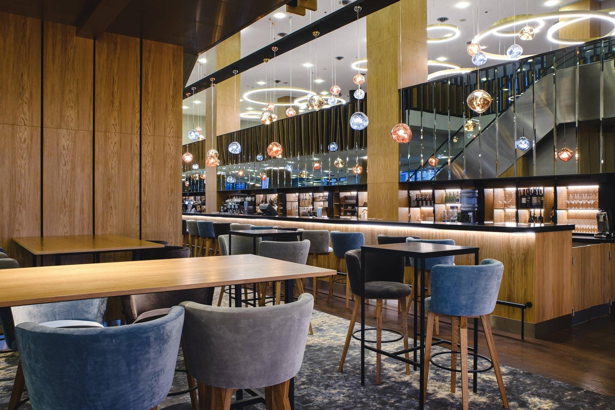 Courtyard Warsaw Airport - Poză