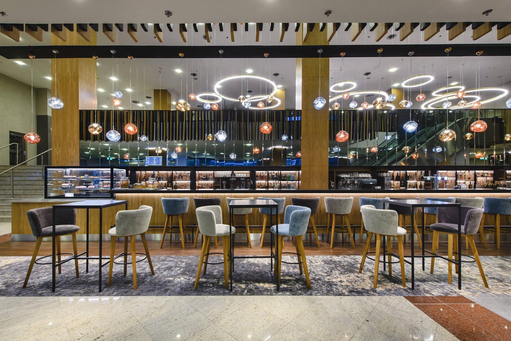 Courtyard Warsaw Airport - Poză