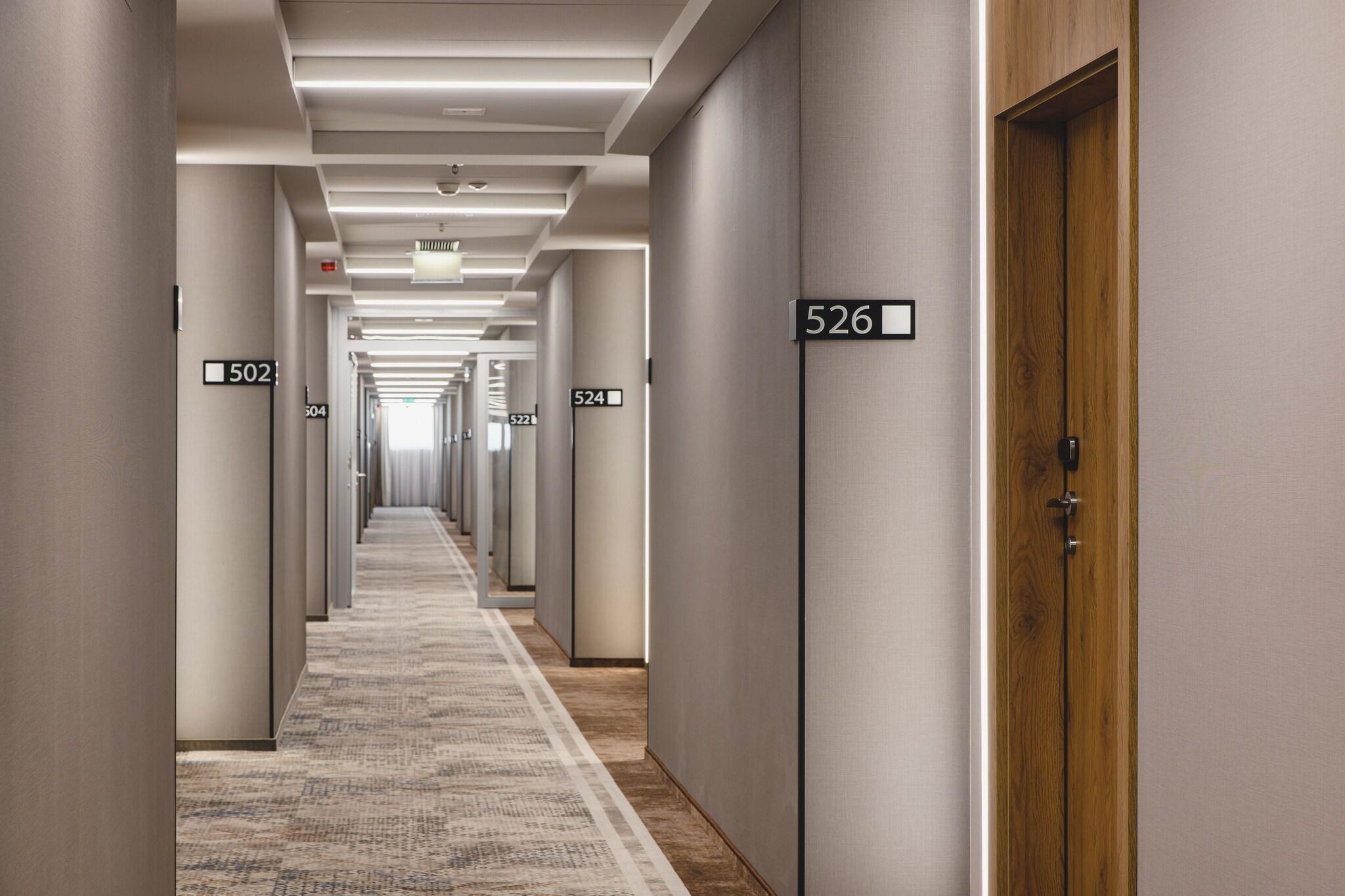 Courtyard Warsaw Airport - Poză