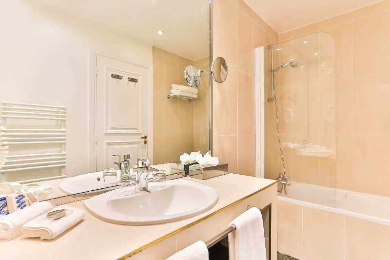Le Claridge Champs-Elysees...