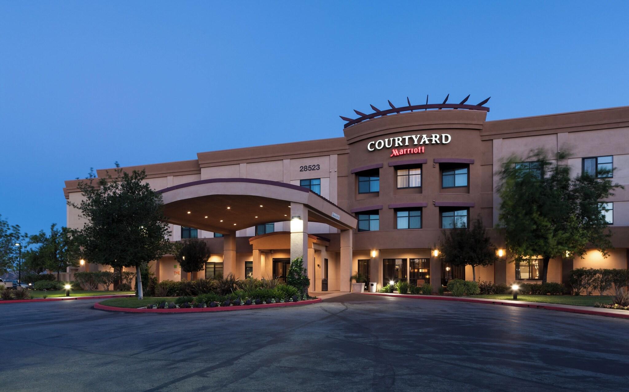 Courtyard Santa Clarita Valencia