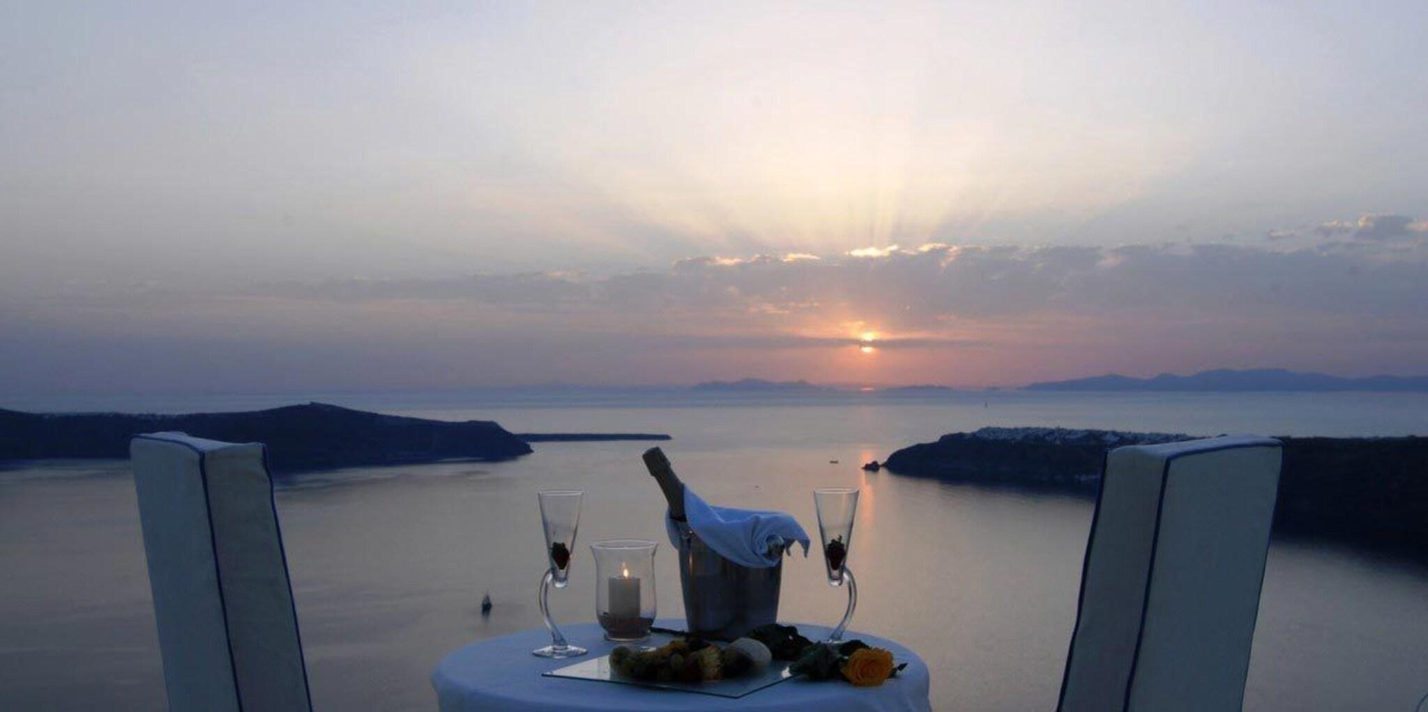 Absolute Bliss Imerovigli Suites