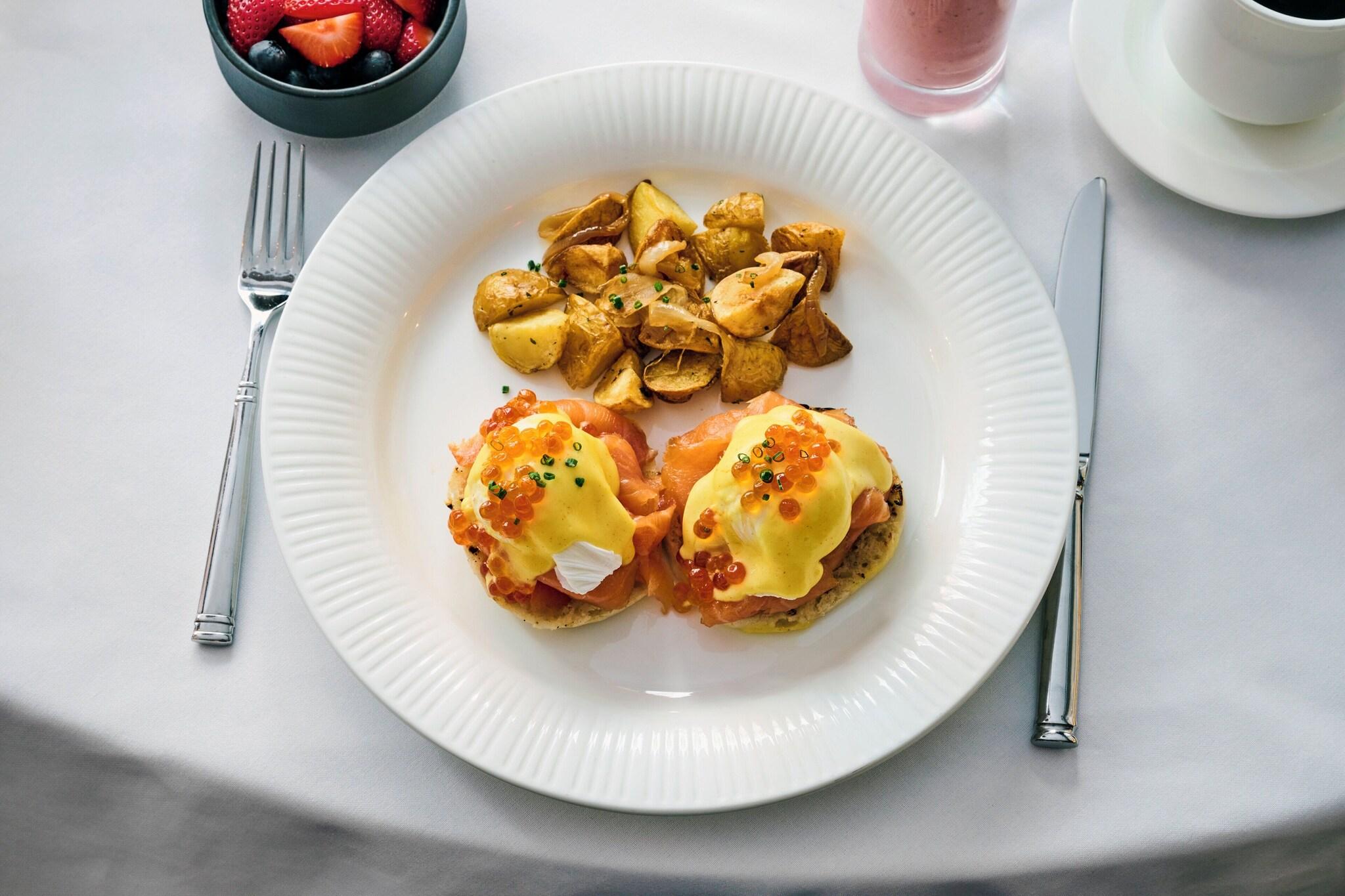 Loews Regency New York by null