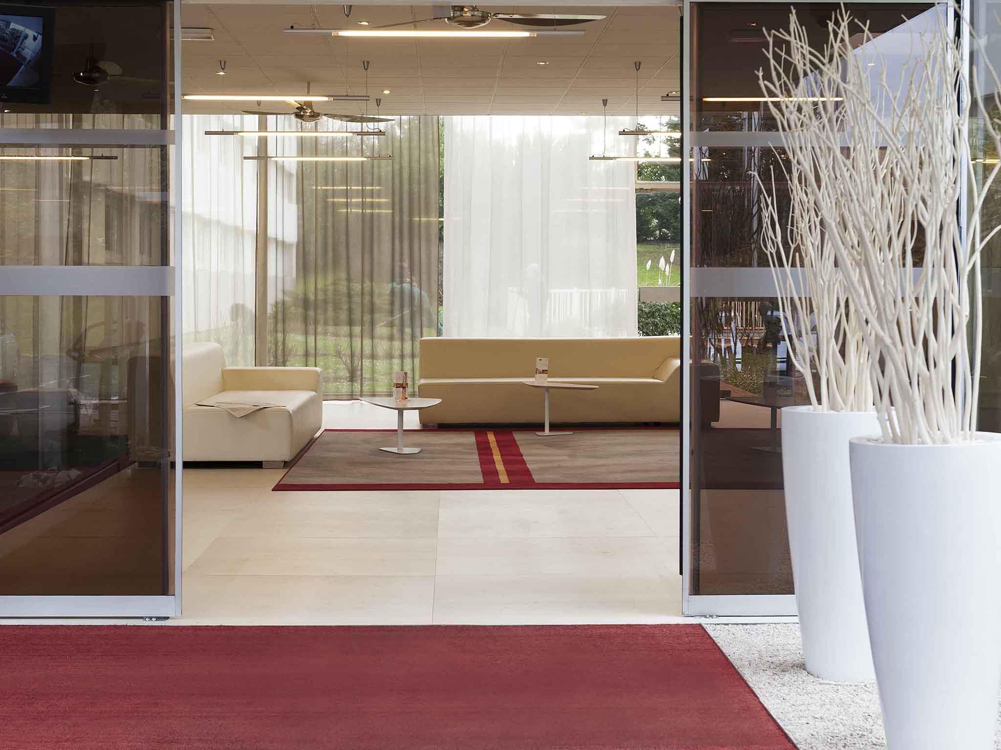 Mercure Paris Le Bourget Hotel - photo