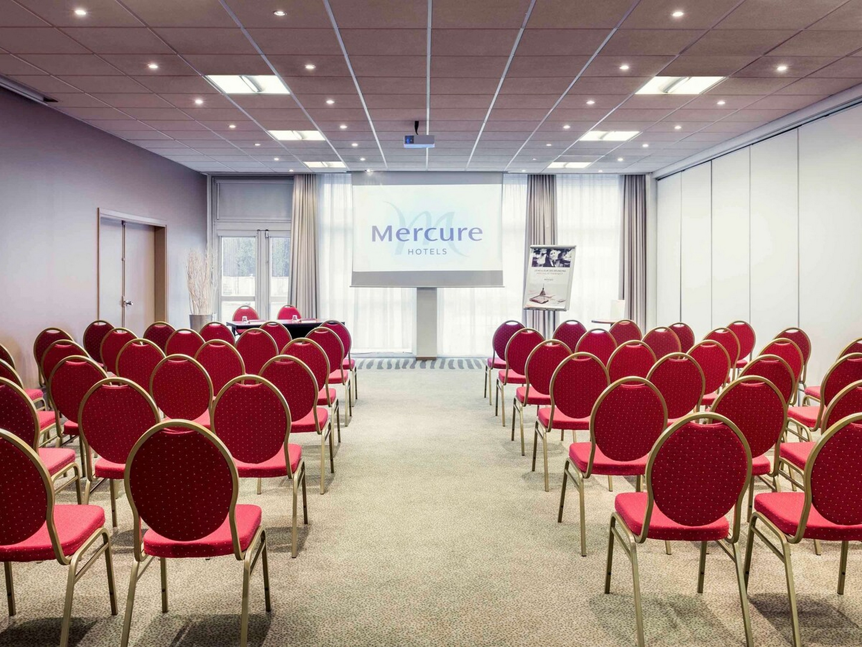 Mercure Paris Le Bourget Hotel - photo