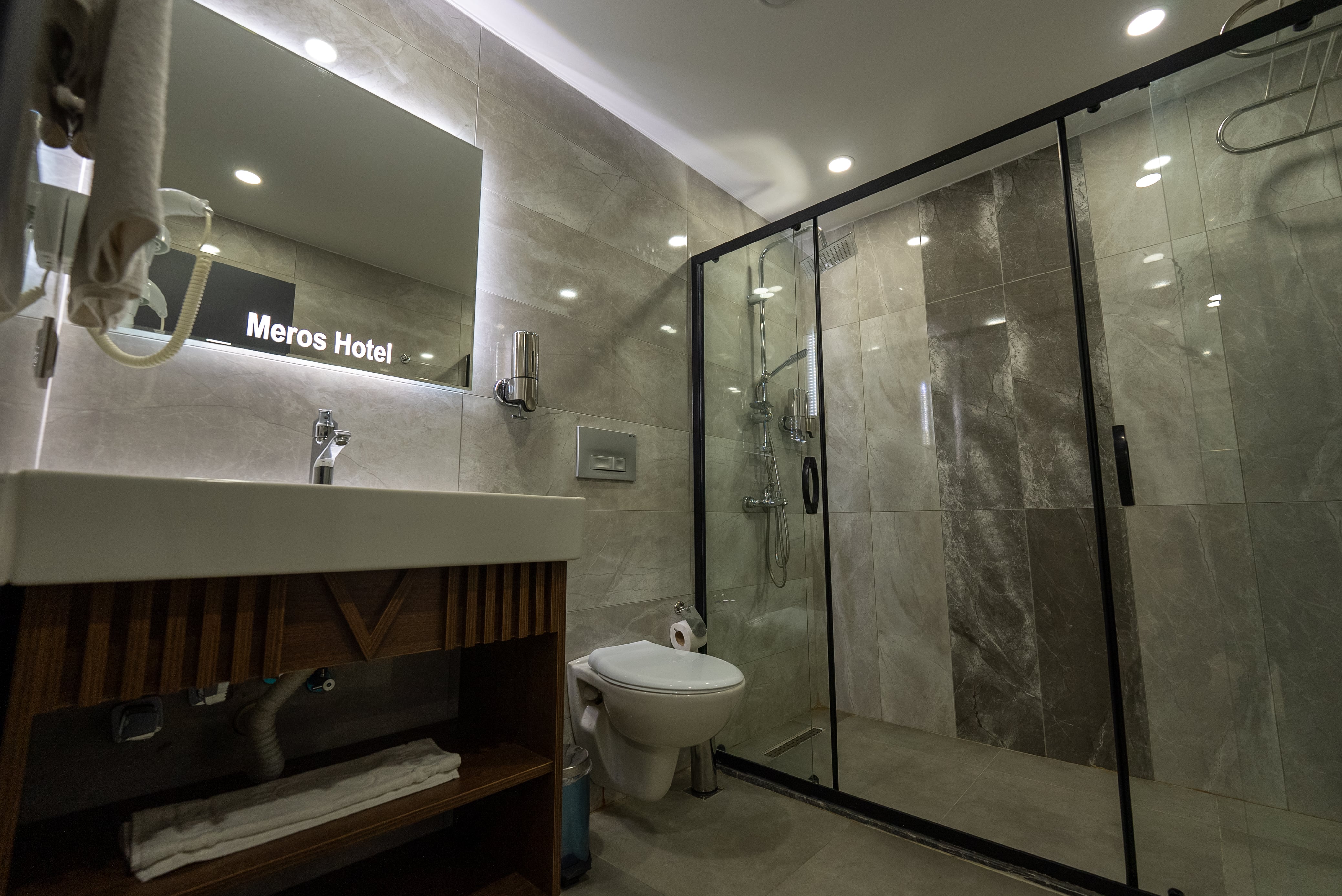 Meros Hotel