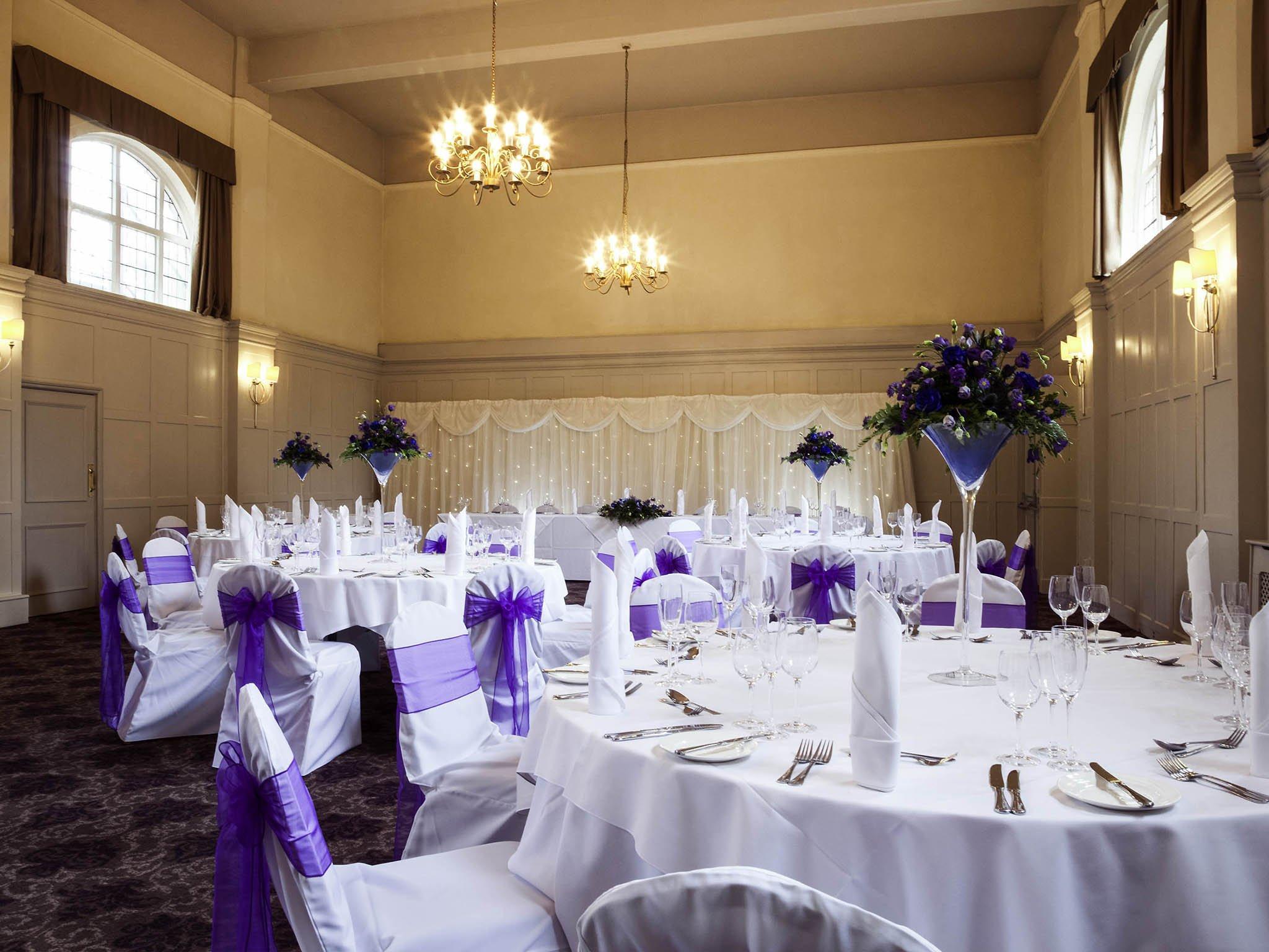 Bush Hotel Farnham by null