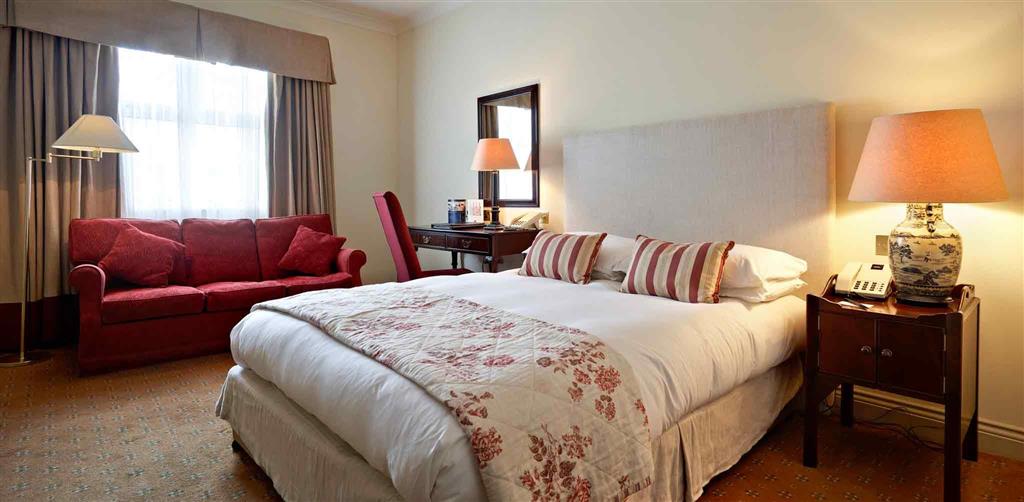 Bush Hotel Farnham by null
