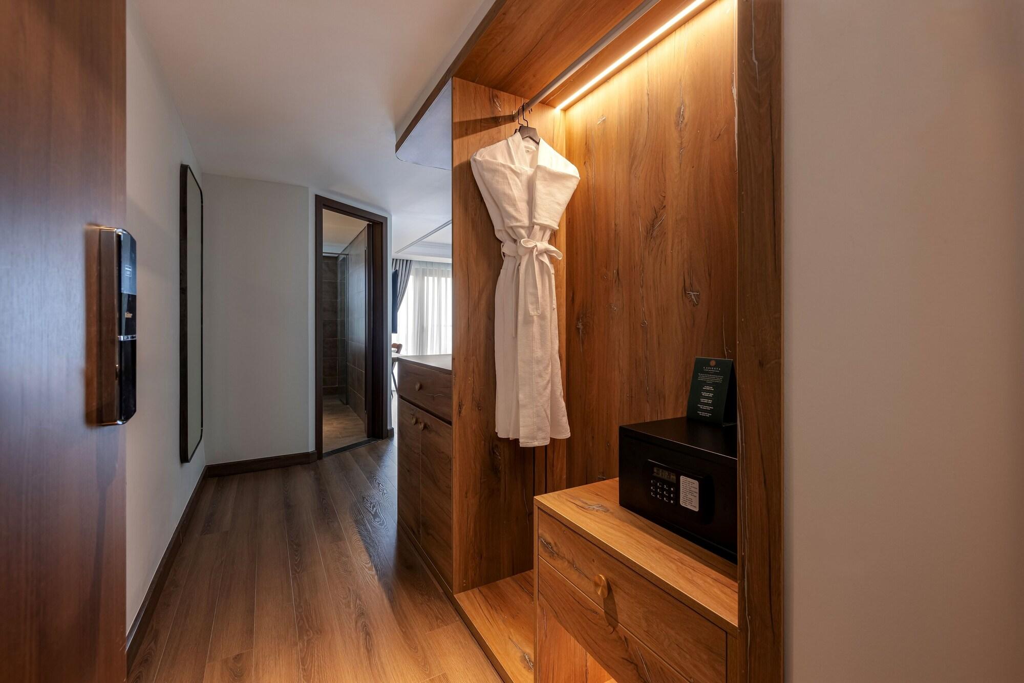 La Siesta Classic Hang Thung by null