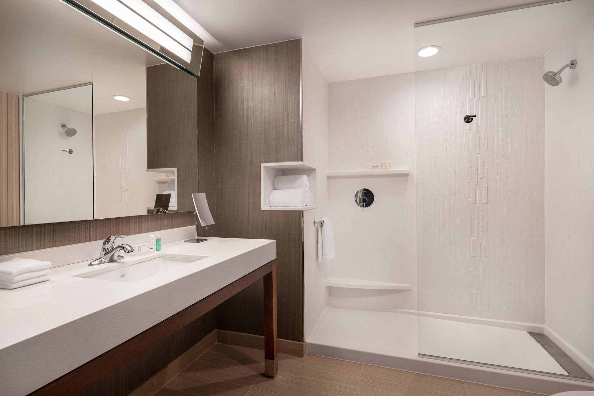 Courtyard By Marriott Petaluma Sonoma County
