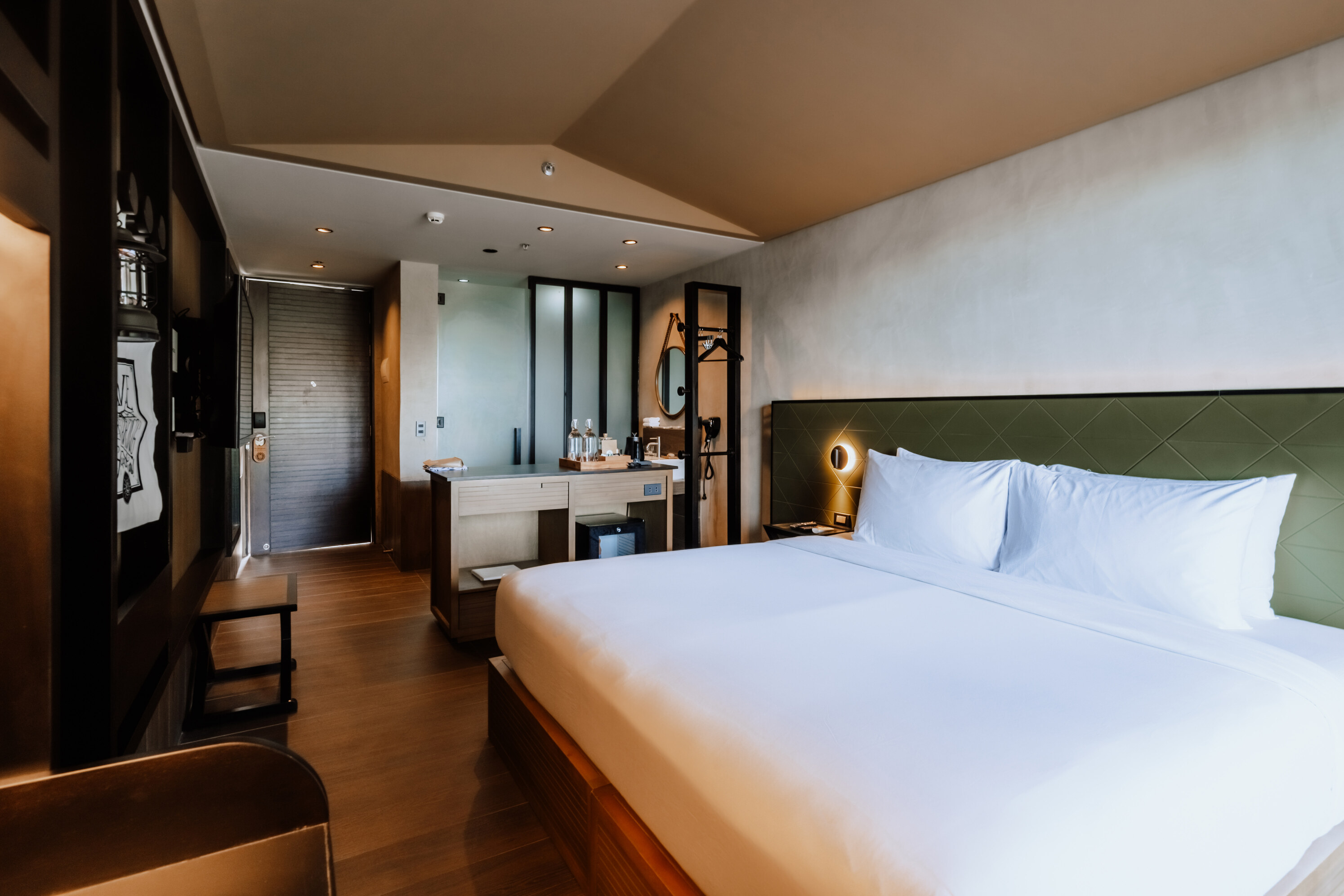 The Funny Lion - El Nido by null