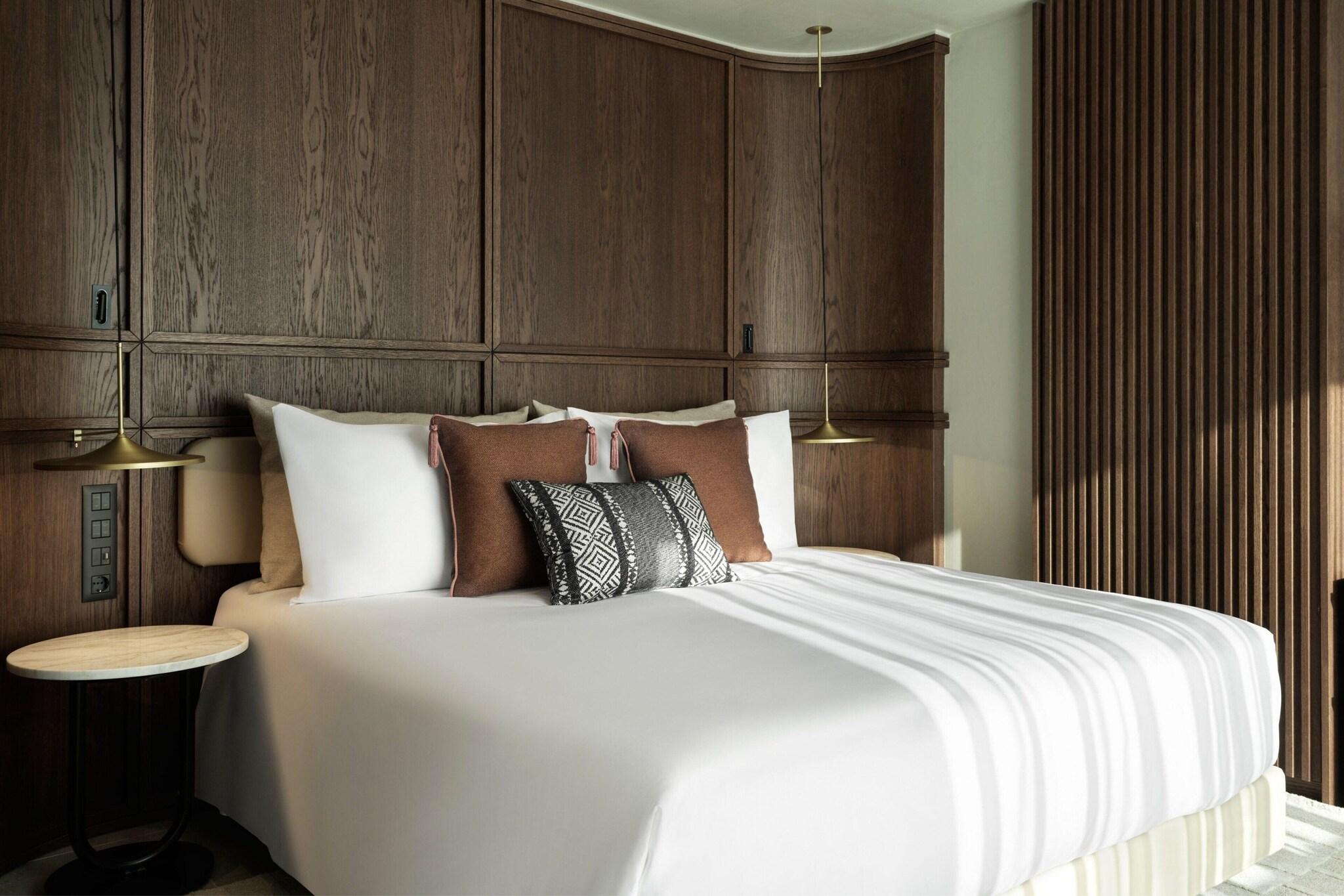 Monasty, Thessaloniki, Autograph Collection - photo