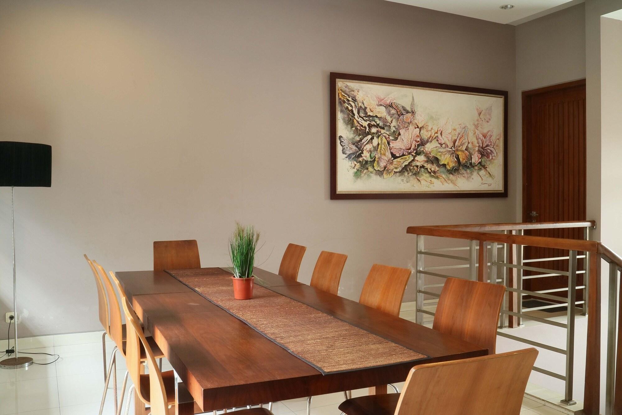 Rumah Teteh - Plemburan By Zuzu