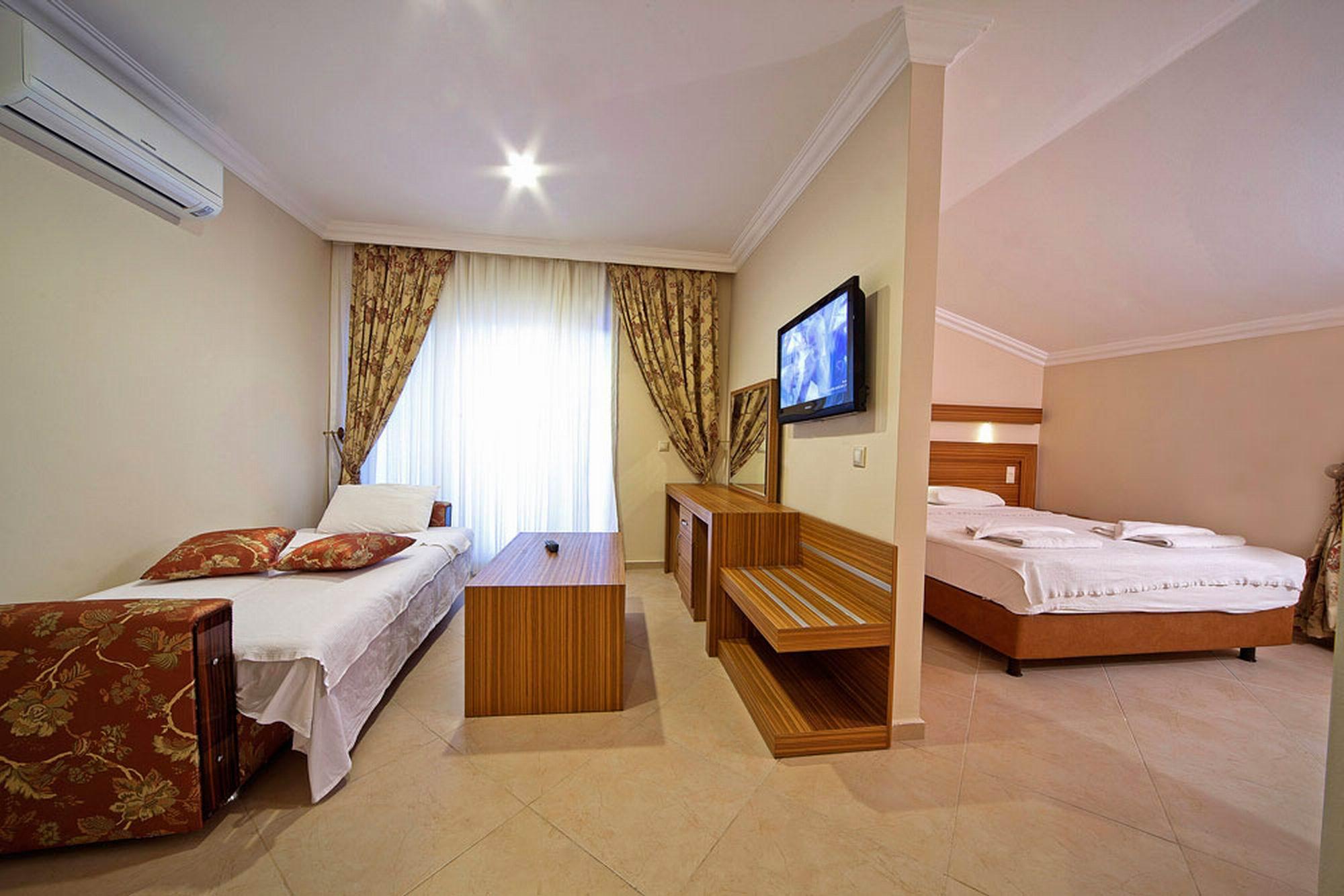 Asda Maris Hotel