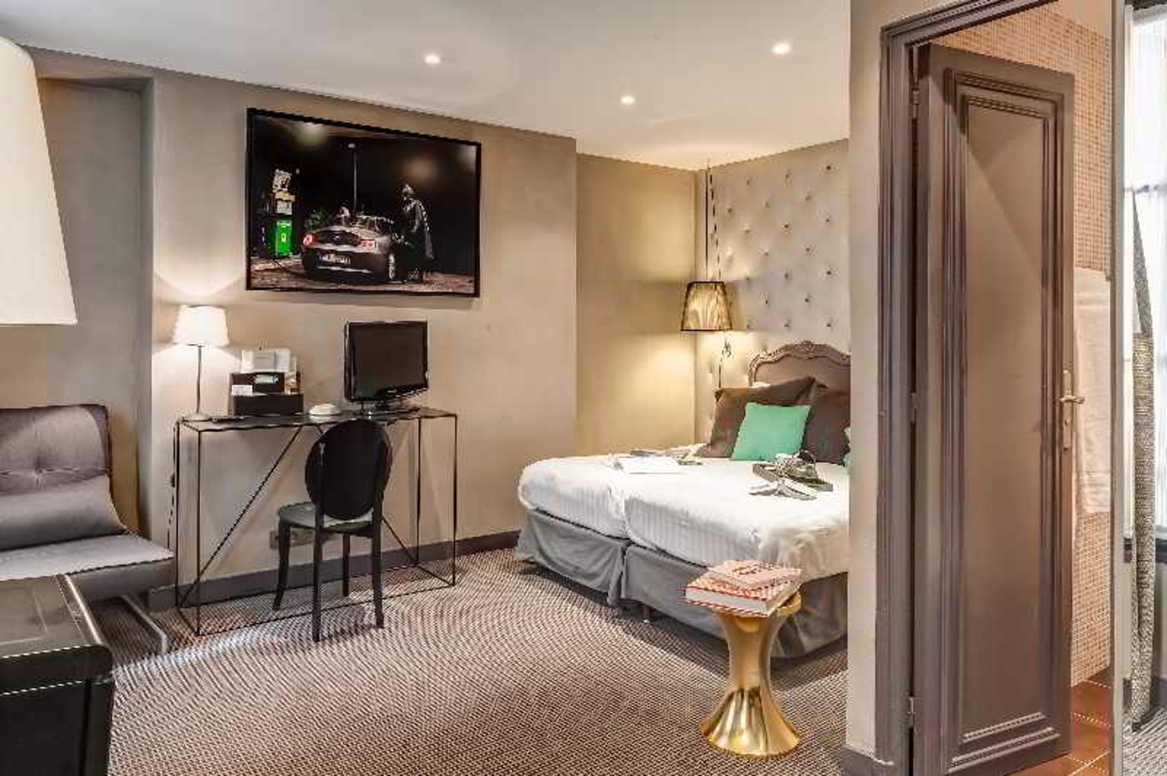 ZE Hotel Room Type - Premium Double Room