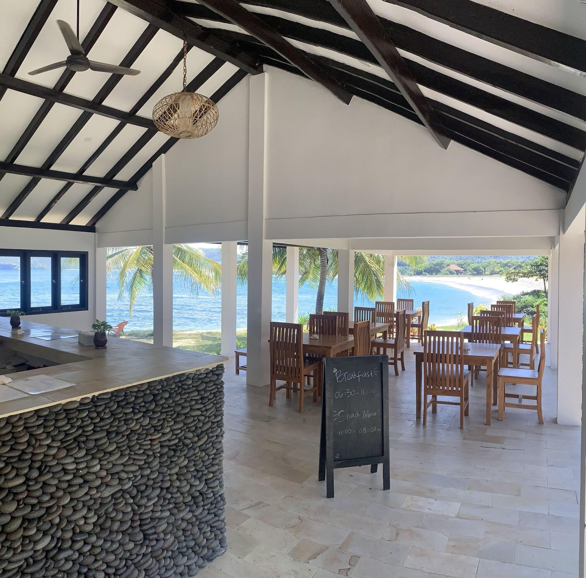 Balong Balong Surf Bungalows and Restaurant