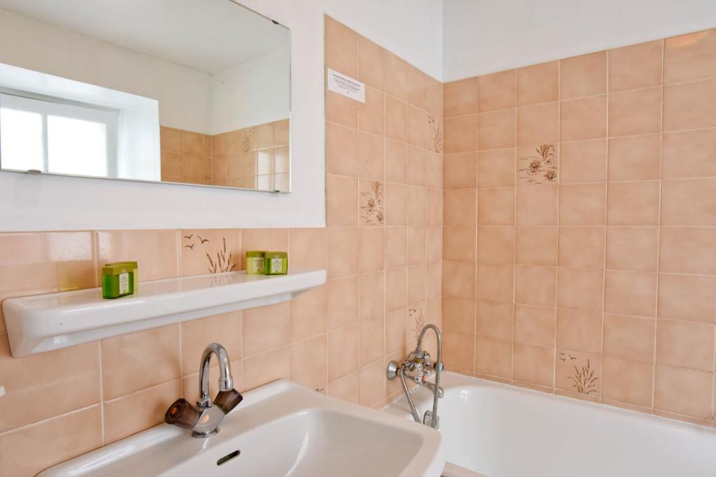 Logis Hotel Baratxartea