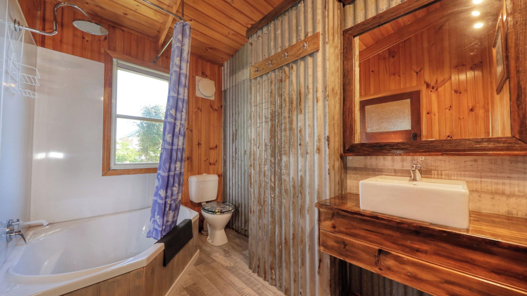 Room 2, Boat Harbour Garden Cottages, Waratah/Wynyard - Pt A