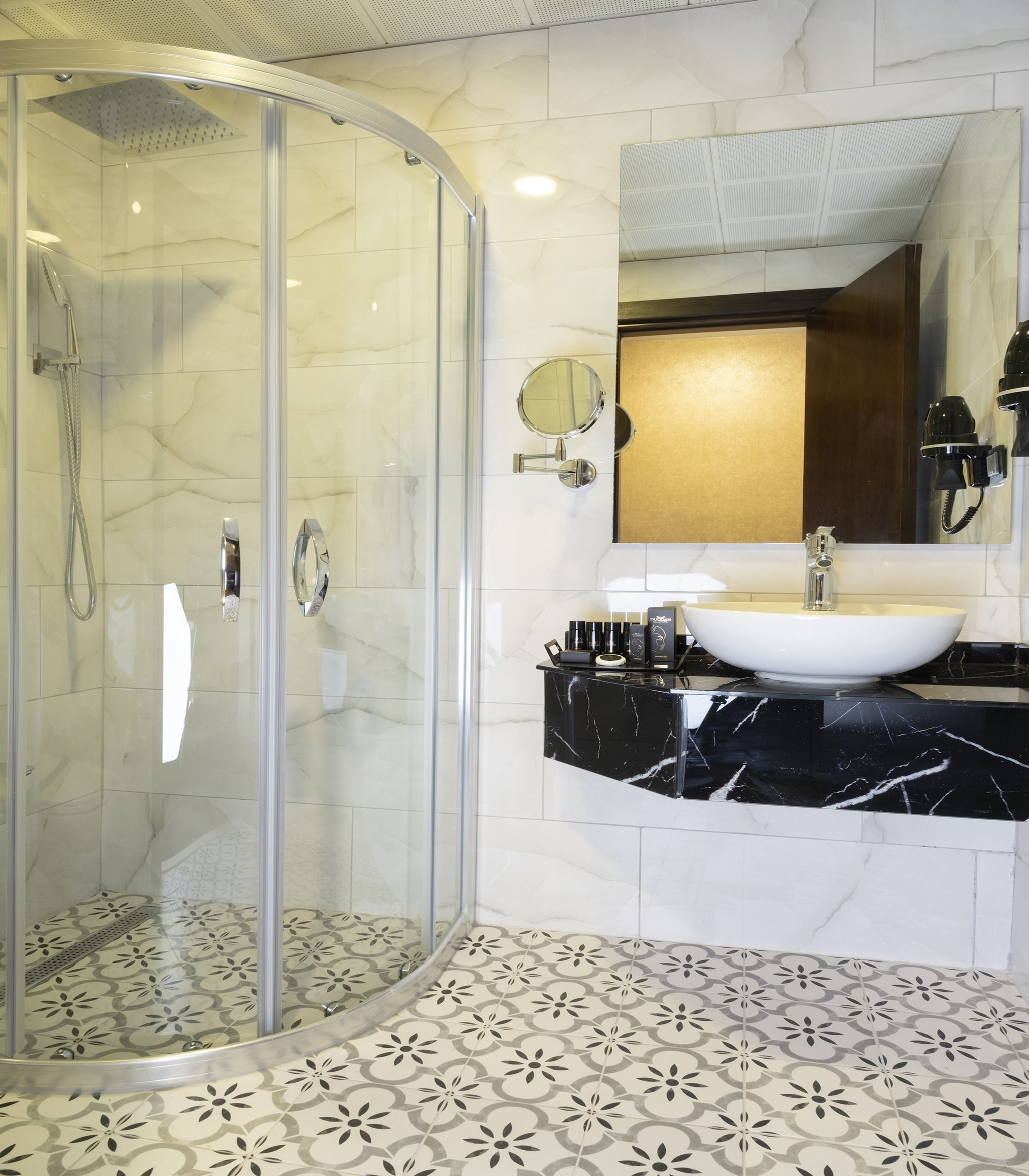 Duqqan Deluxe Hotel