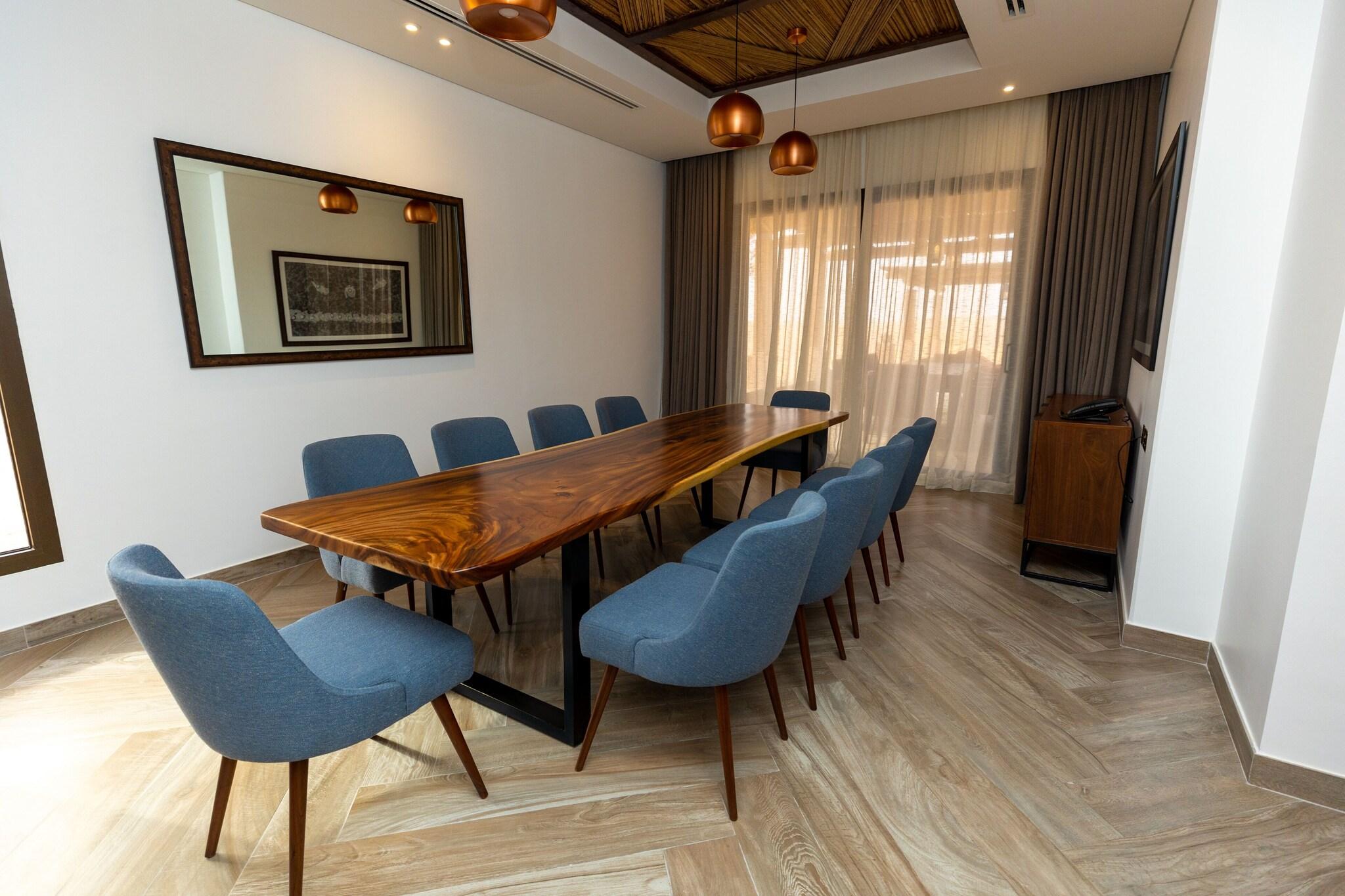 Restaurant 5, Bab Al Nojoum Bateen Liwa