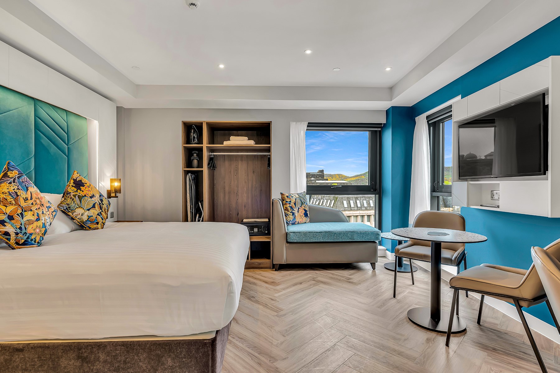 Large Studio Room with Views