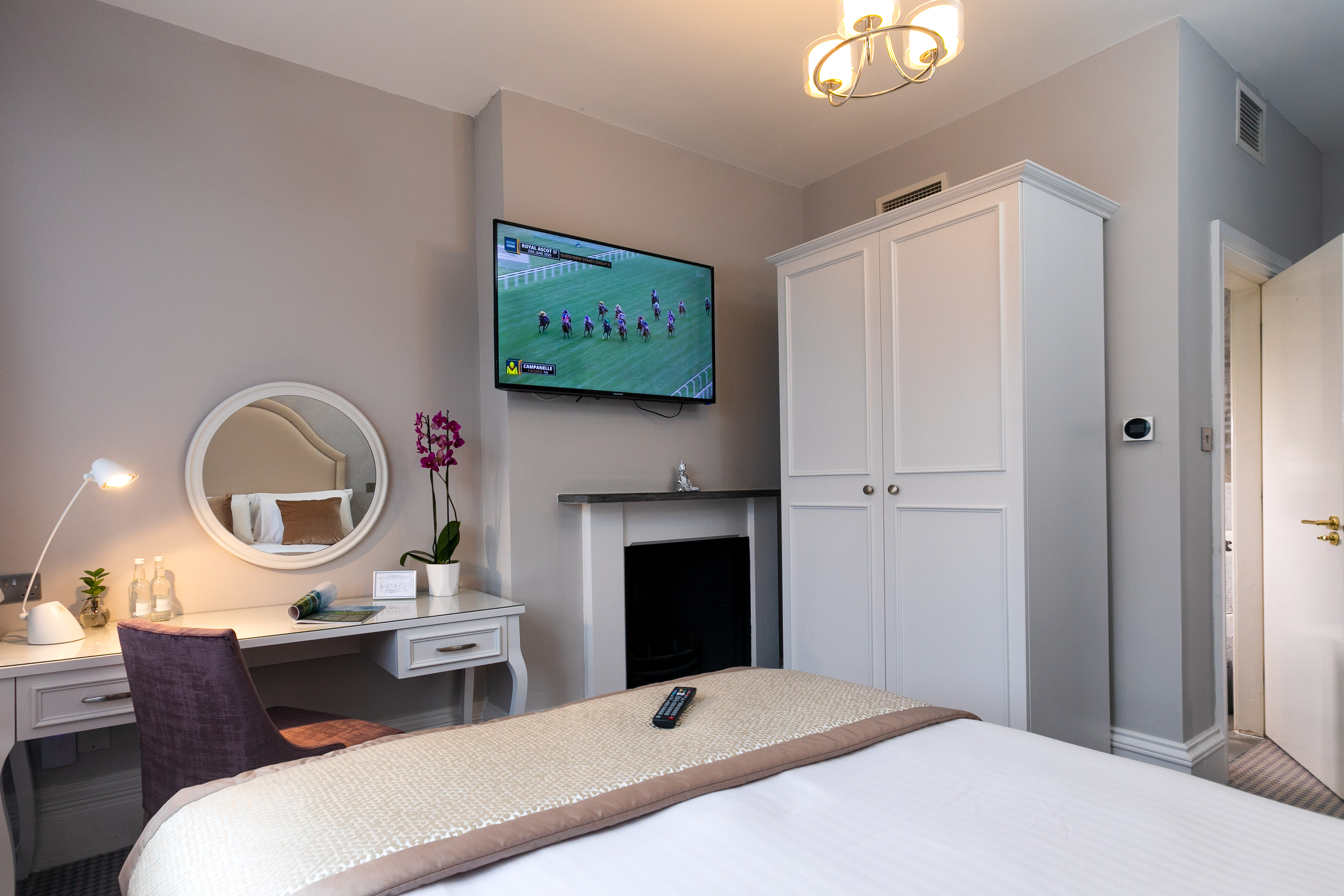 Wa Hotel (wroall Abbey)