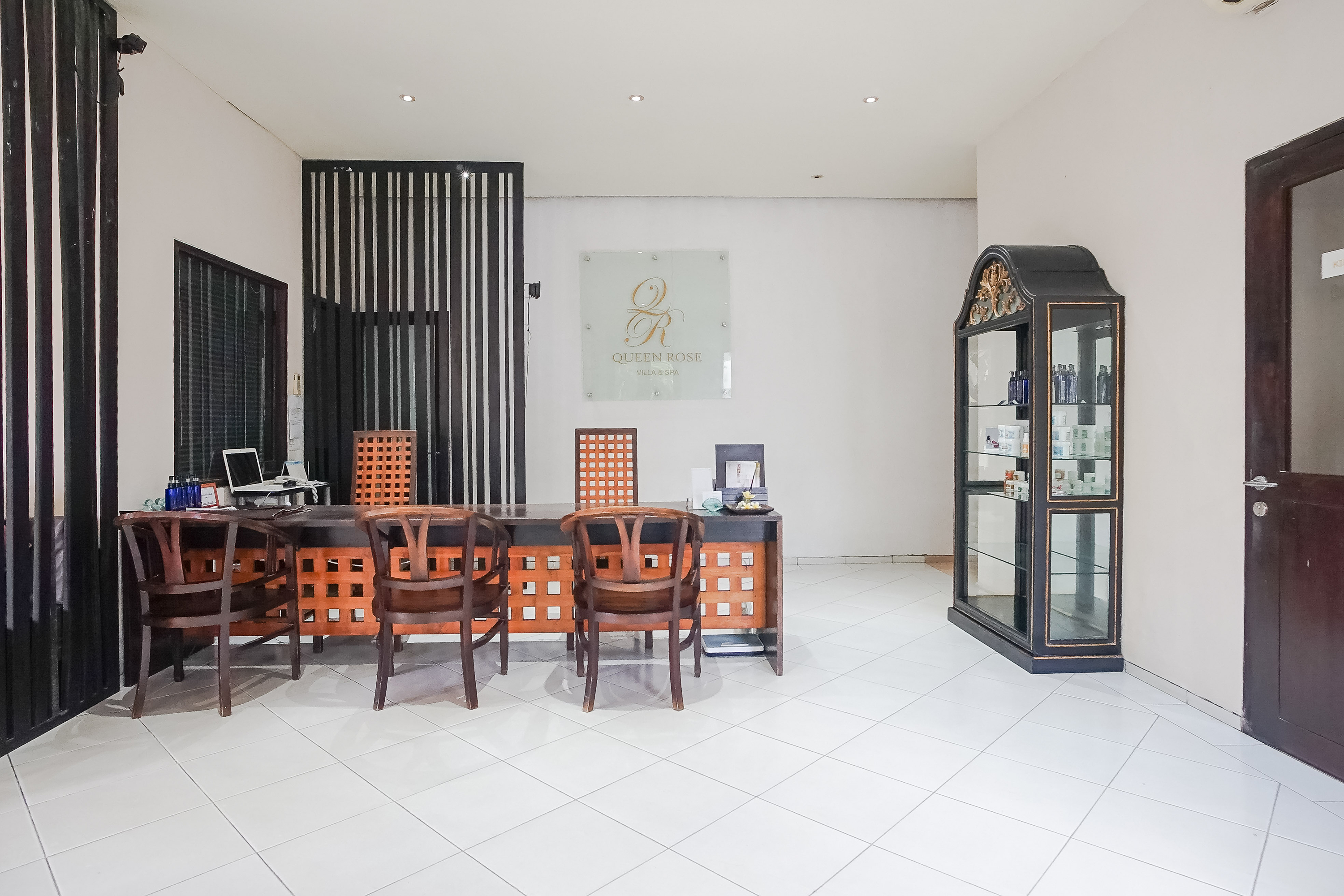 Queen Rose Villa & Spa By Zuzu