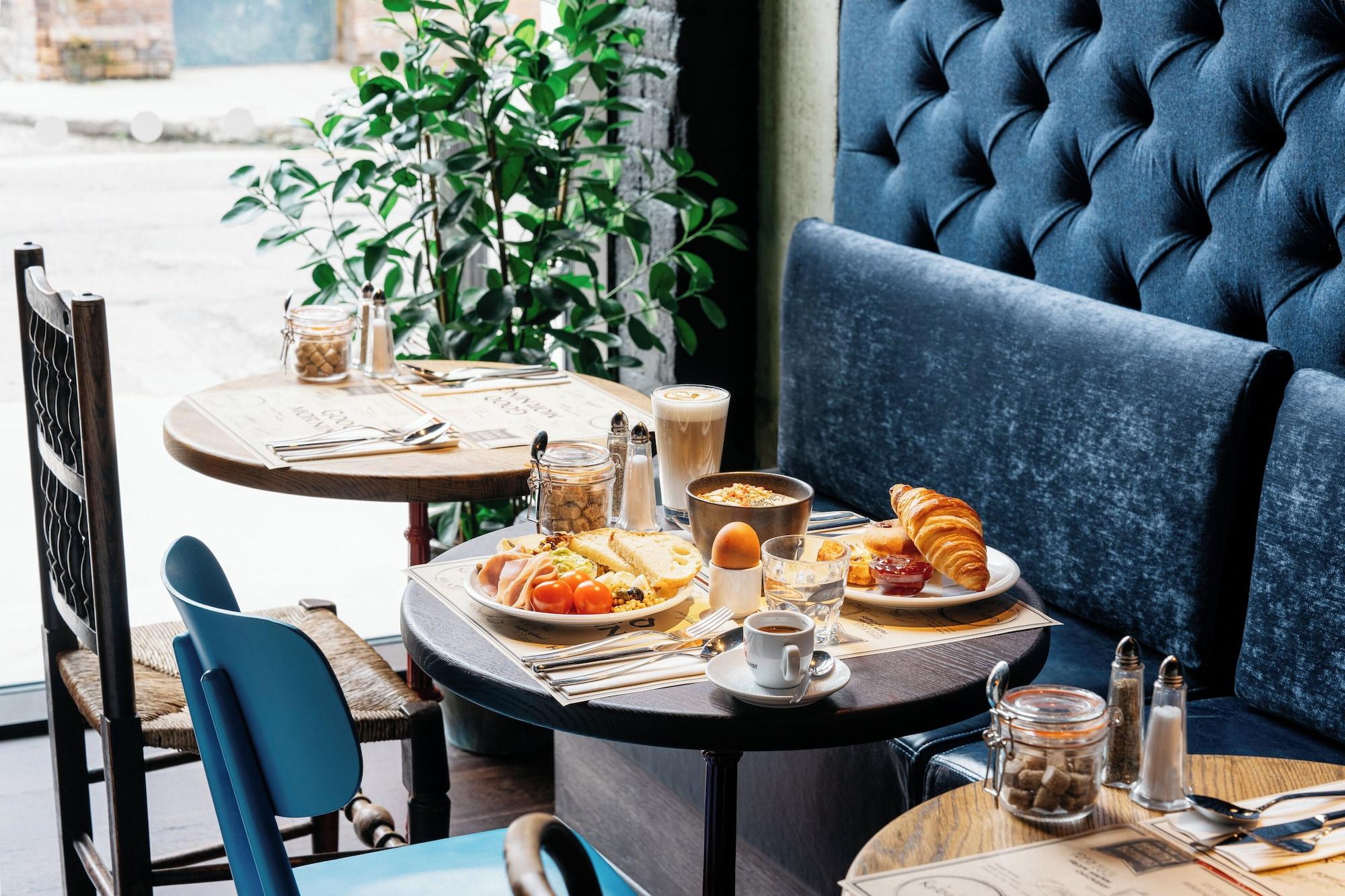 Ruby Molly Hotel & Bar by null