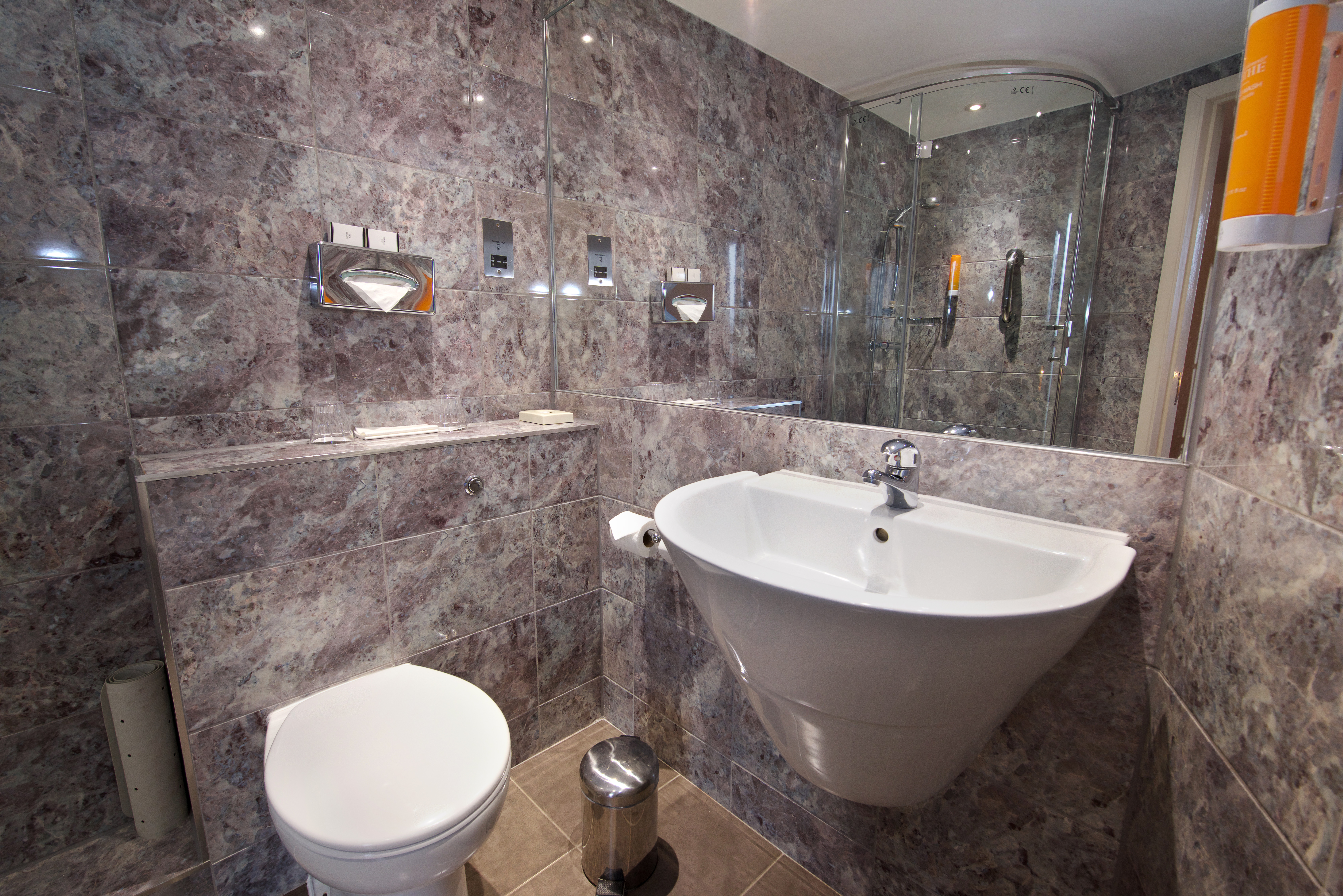 Waterloo Hub Hotel & Suites