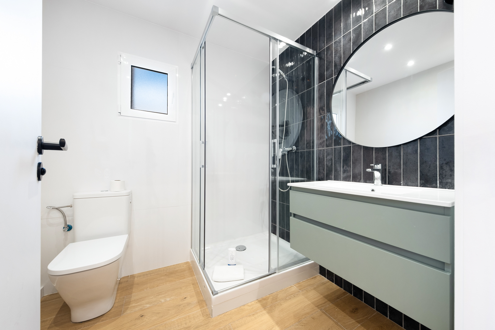 Ainb Barcelona Sants Apartments