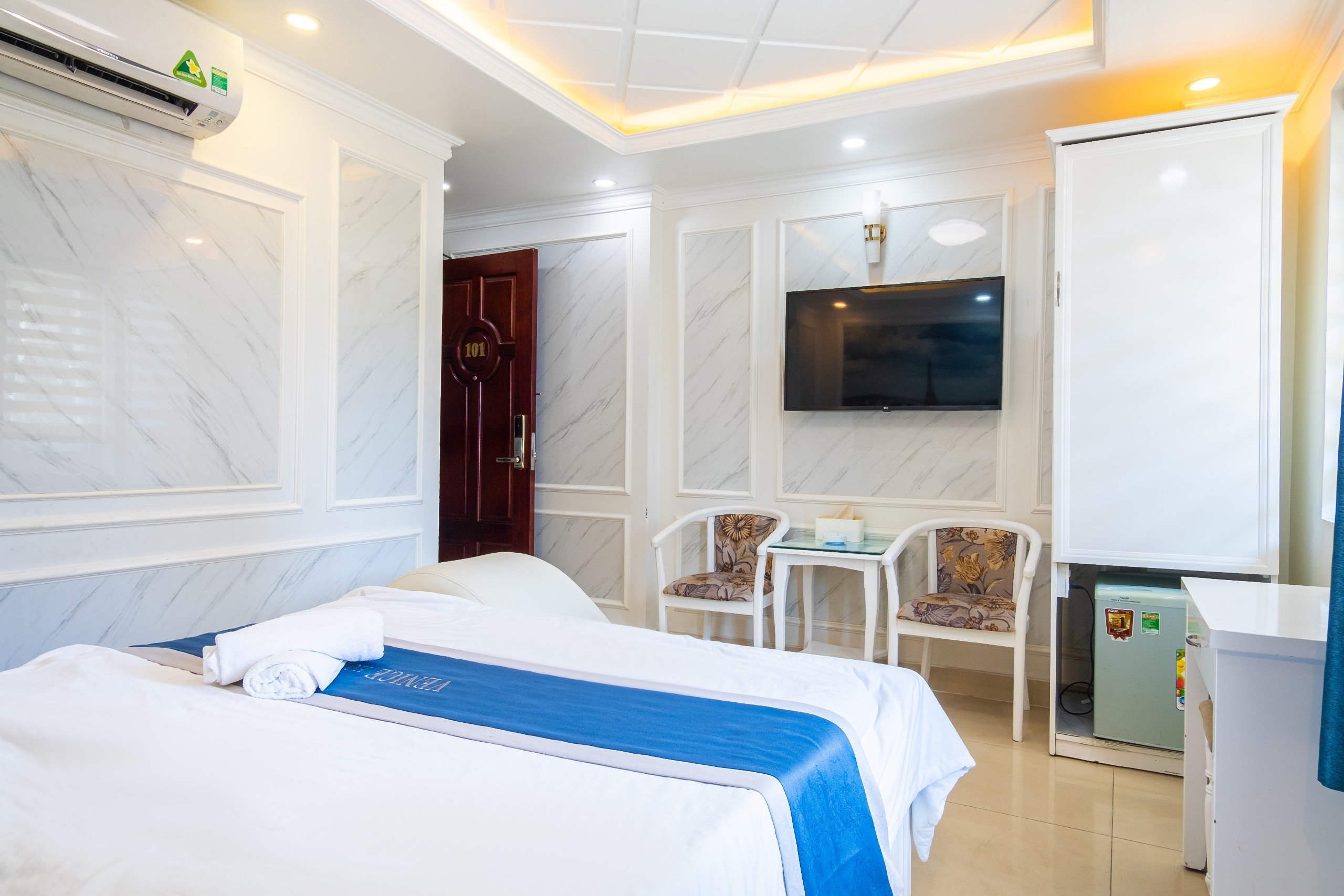 Venice Hotel By Zuzu