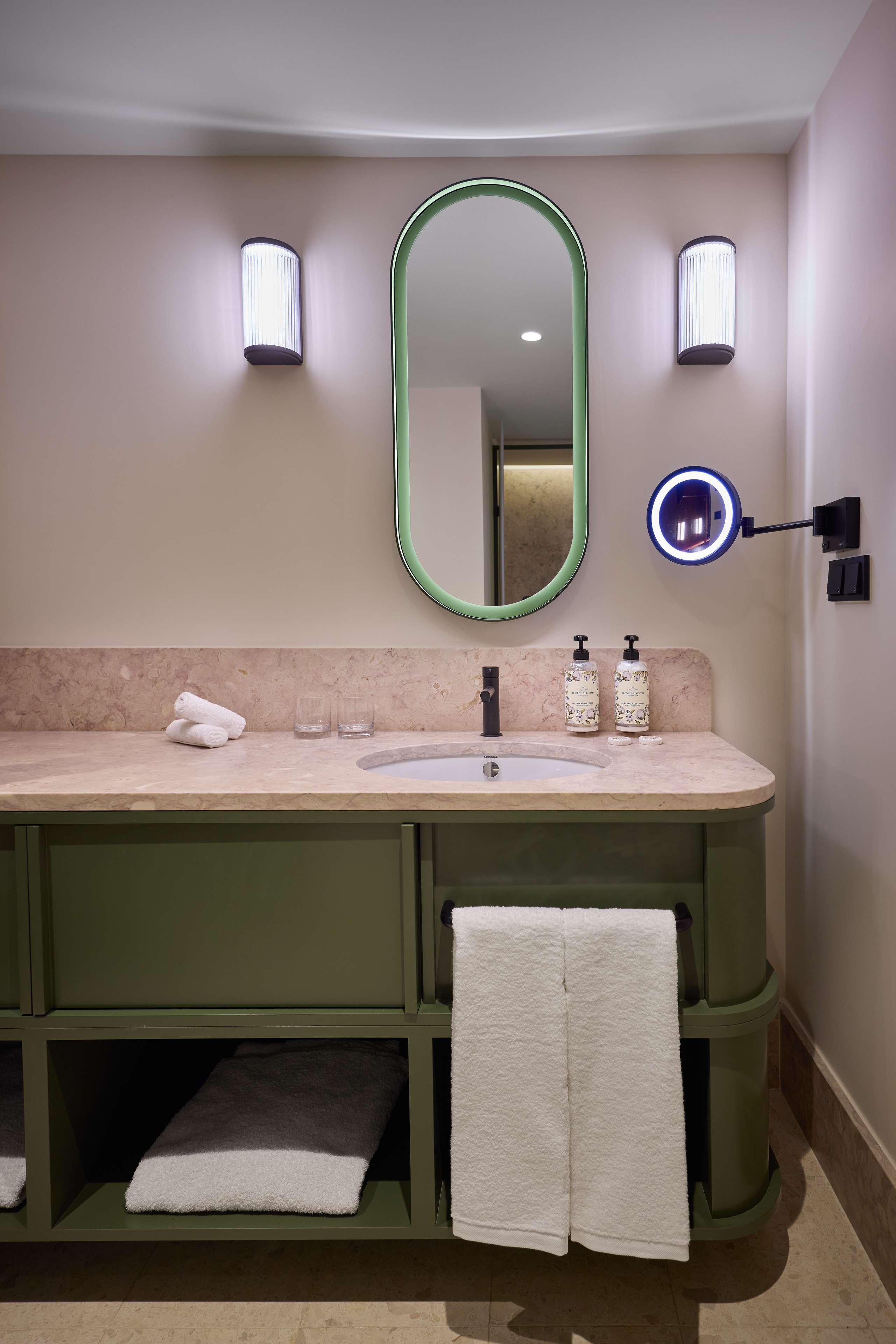 Galleria immagine di Duo Hotel Lisbon, Curio Collection By Hilton