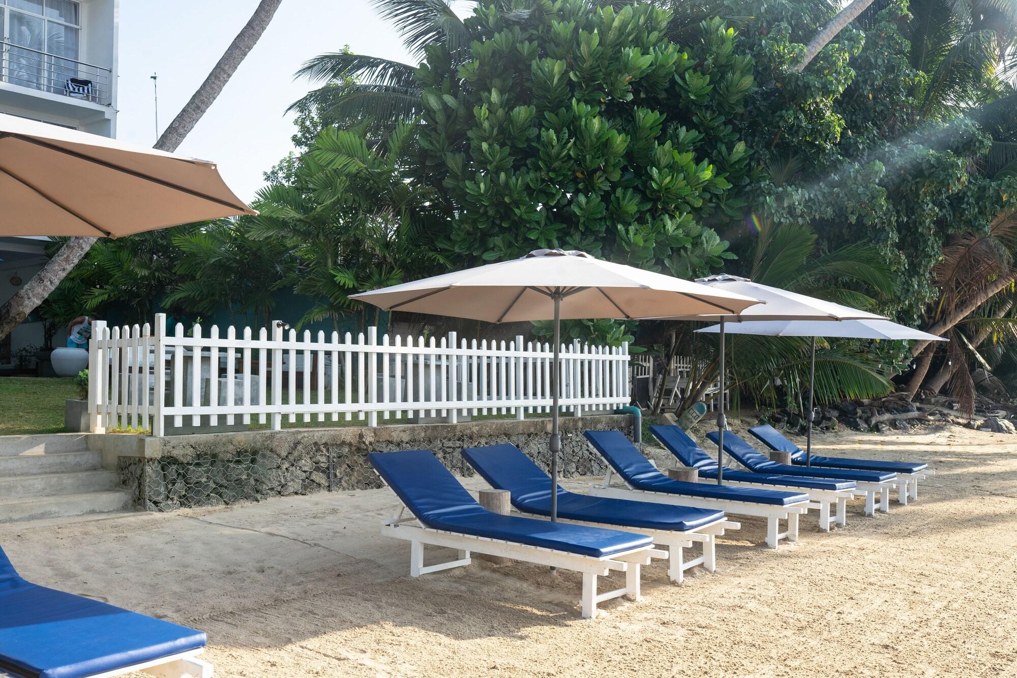 Smeralda Beach Hotel Dikwella - photo