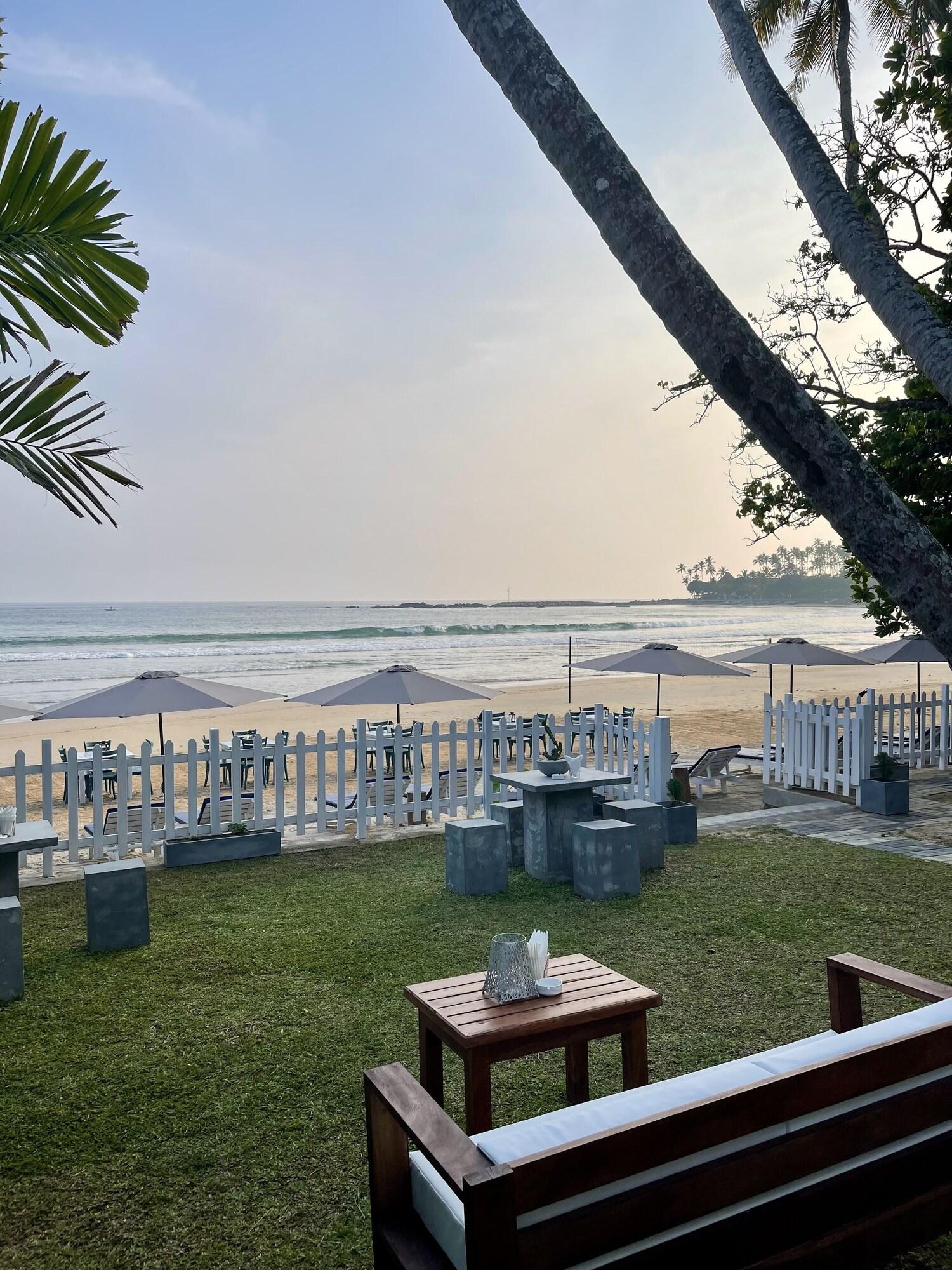 Smeralda Beach Hotel Dikwella - photo