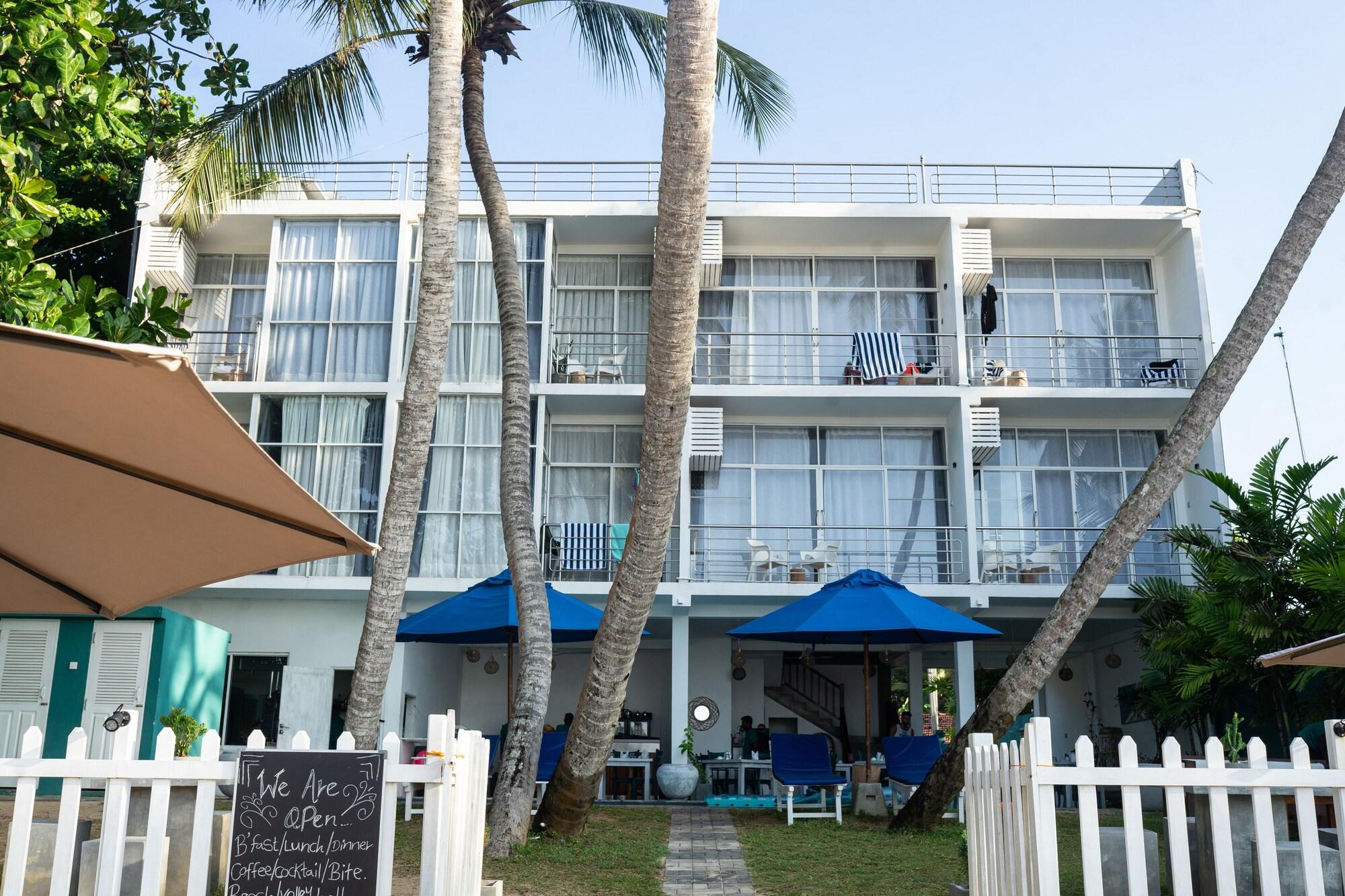 Smeralda Beach Hotel Dikwella - photo