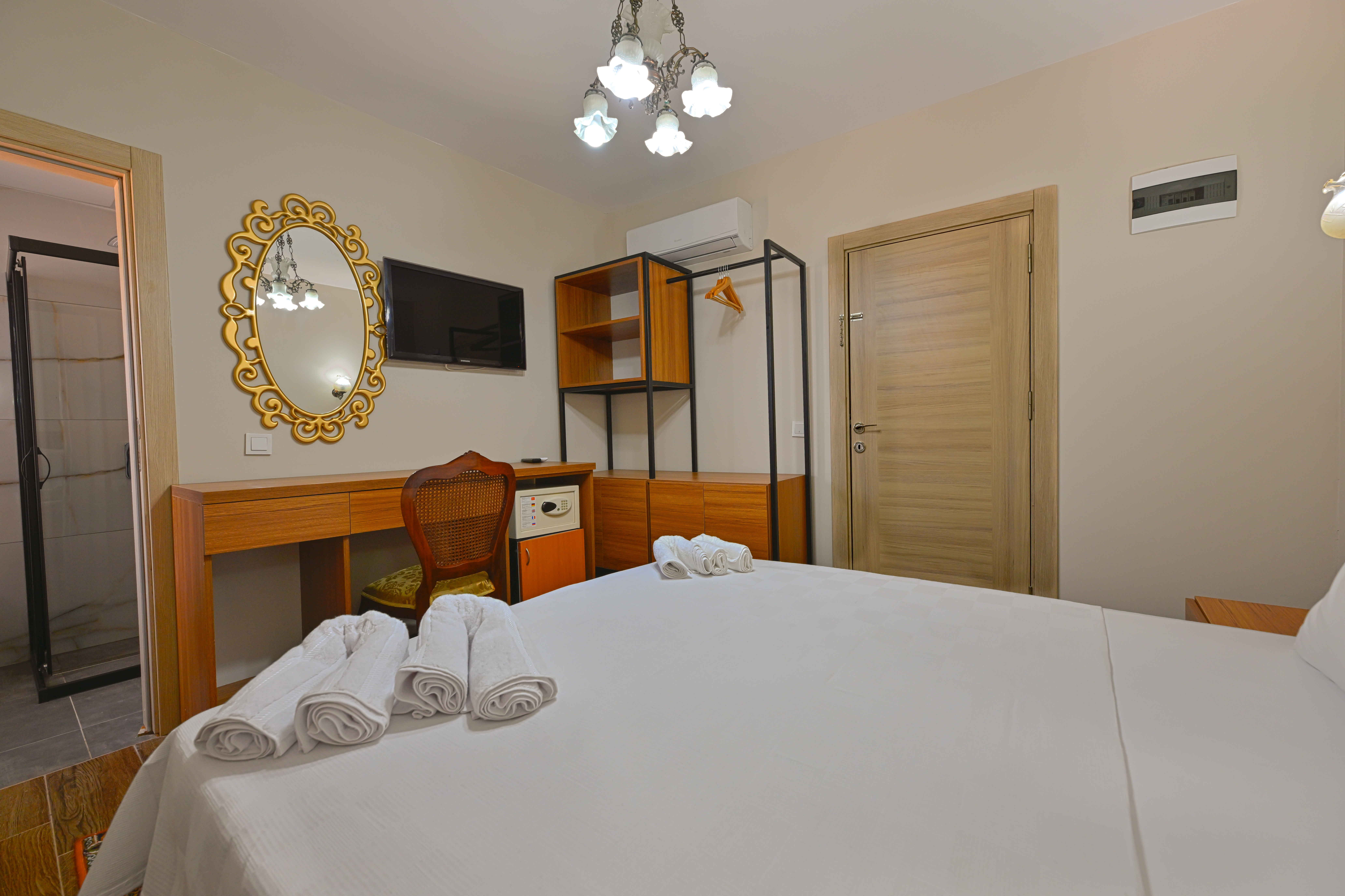 Room, family, 2 bedrooms