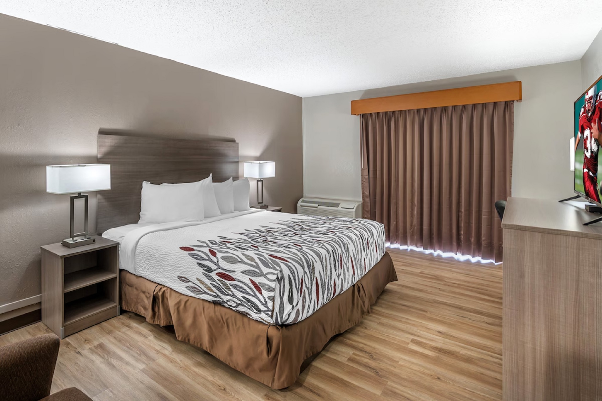 Red Roof Inn & Suites Sulphur Springs