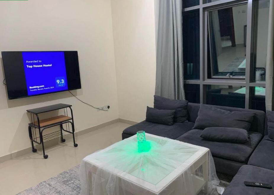 Top House Hostel