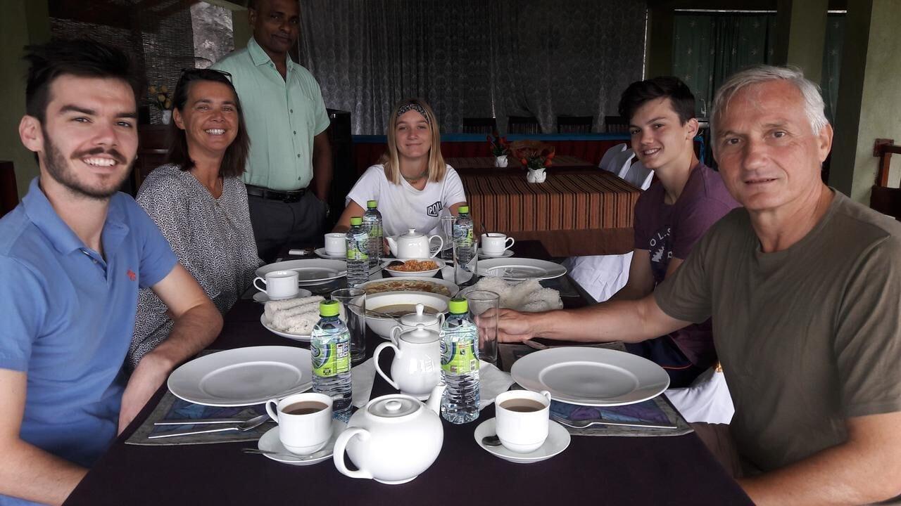 Deer Point Hotel Kandy
