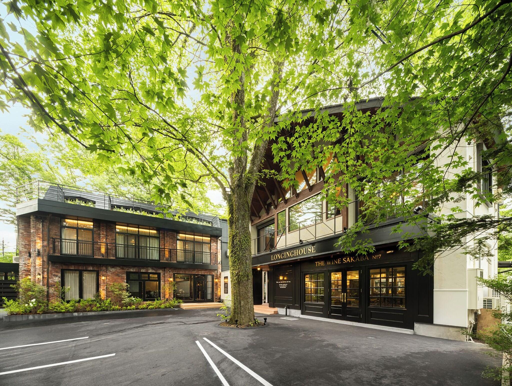 Exterior & Views