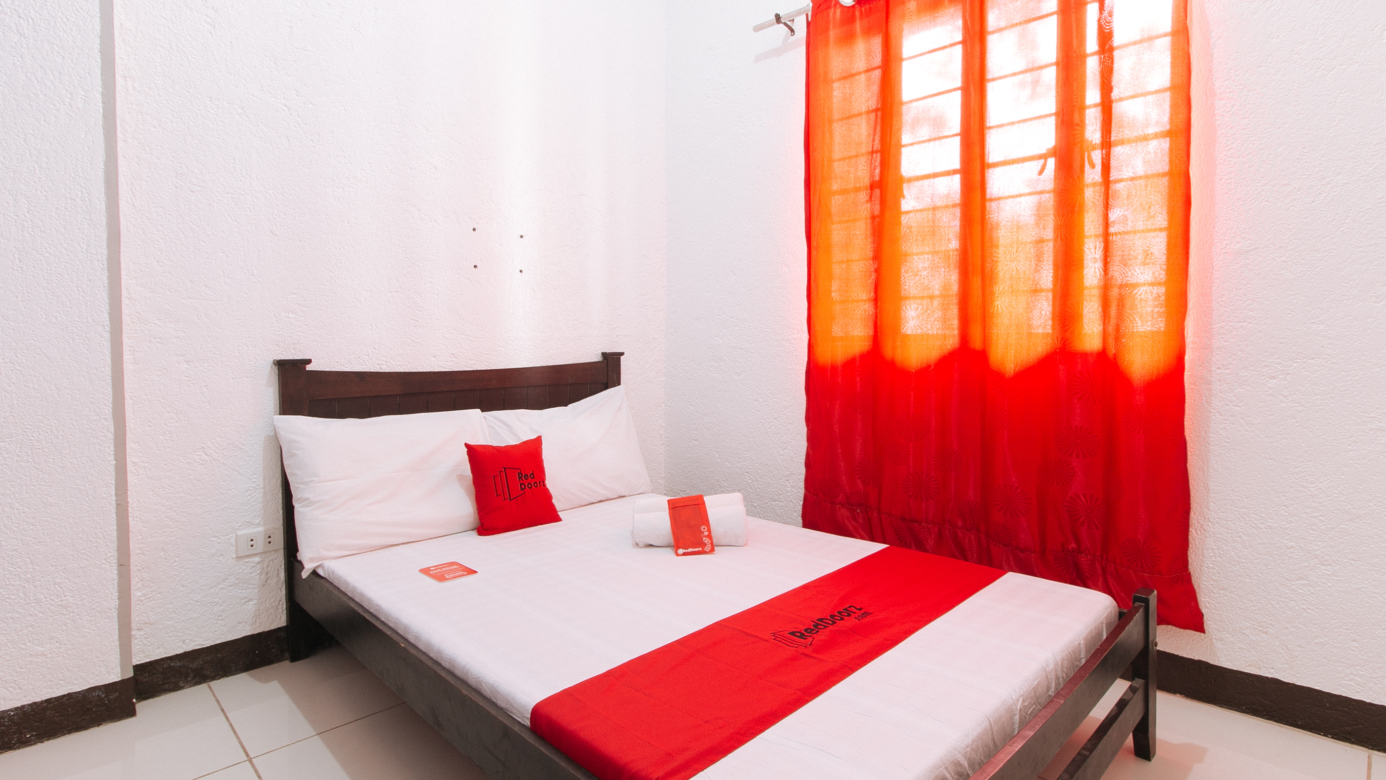 Reddoorz Plus Near Tambo Paranaque