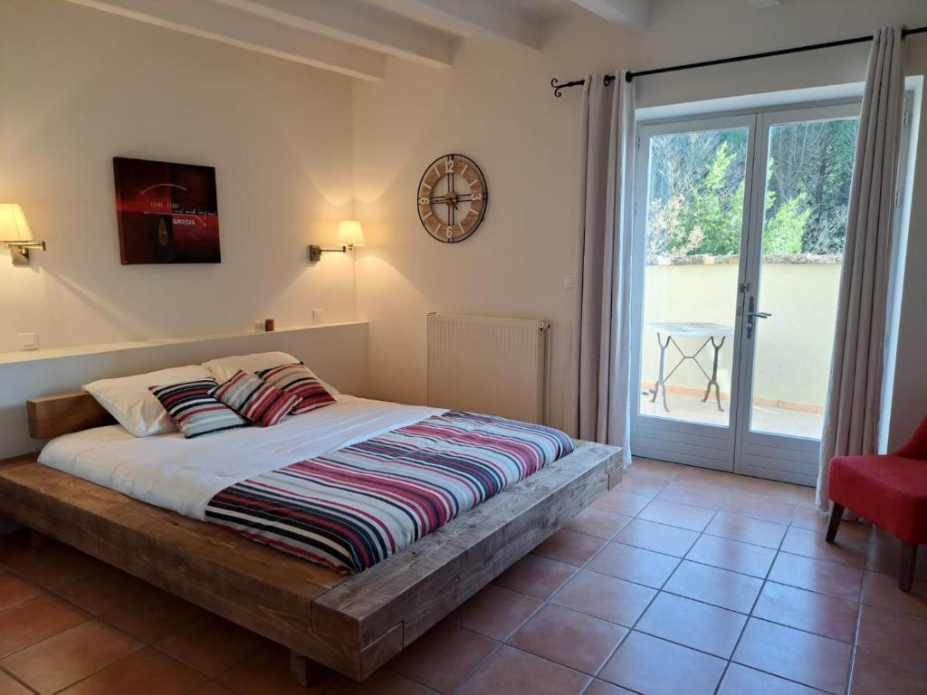 Logis Hotel Le Clos Des Sullys